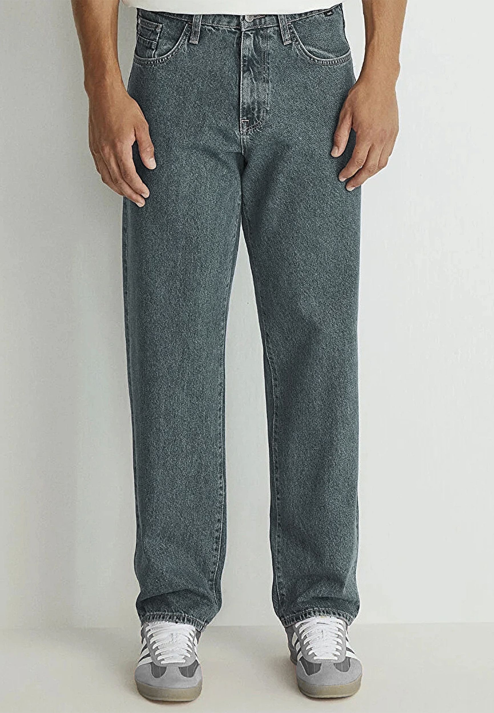 Klassische Denim Jeans Pants im Urban Style MITTE Klassische Denim Jeans Pants im Urban Style MITTE