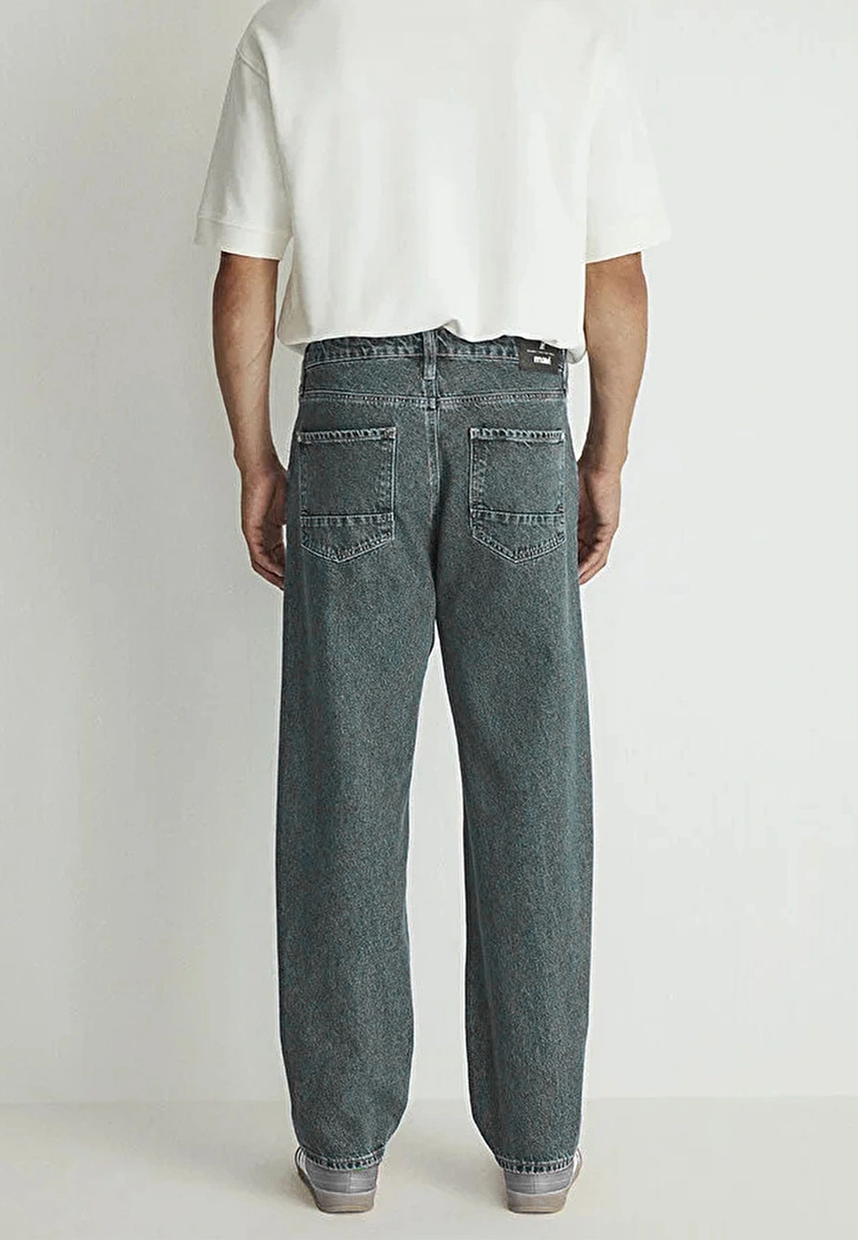Klassische Denim Jeans Pants im Urban Style MITTE Klassische Denim Jeans Pants im Urban Style MITTE