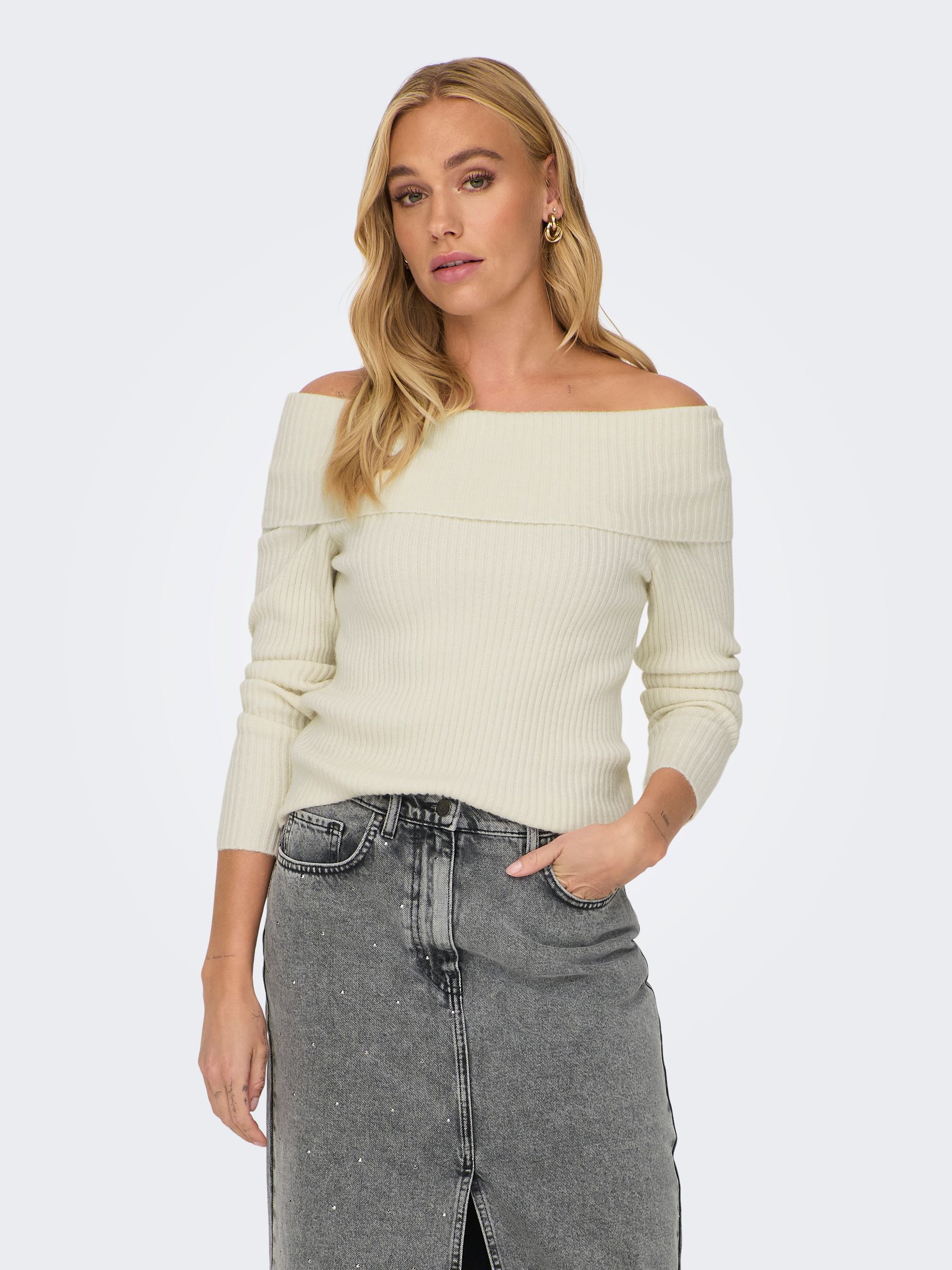 ONLY_FallWinter2024_4387886_15311830_3.jpg Weicher Strickpullover Langarm Schulterfrei