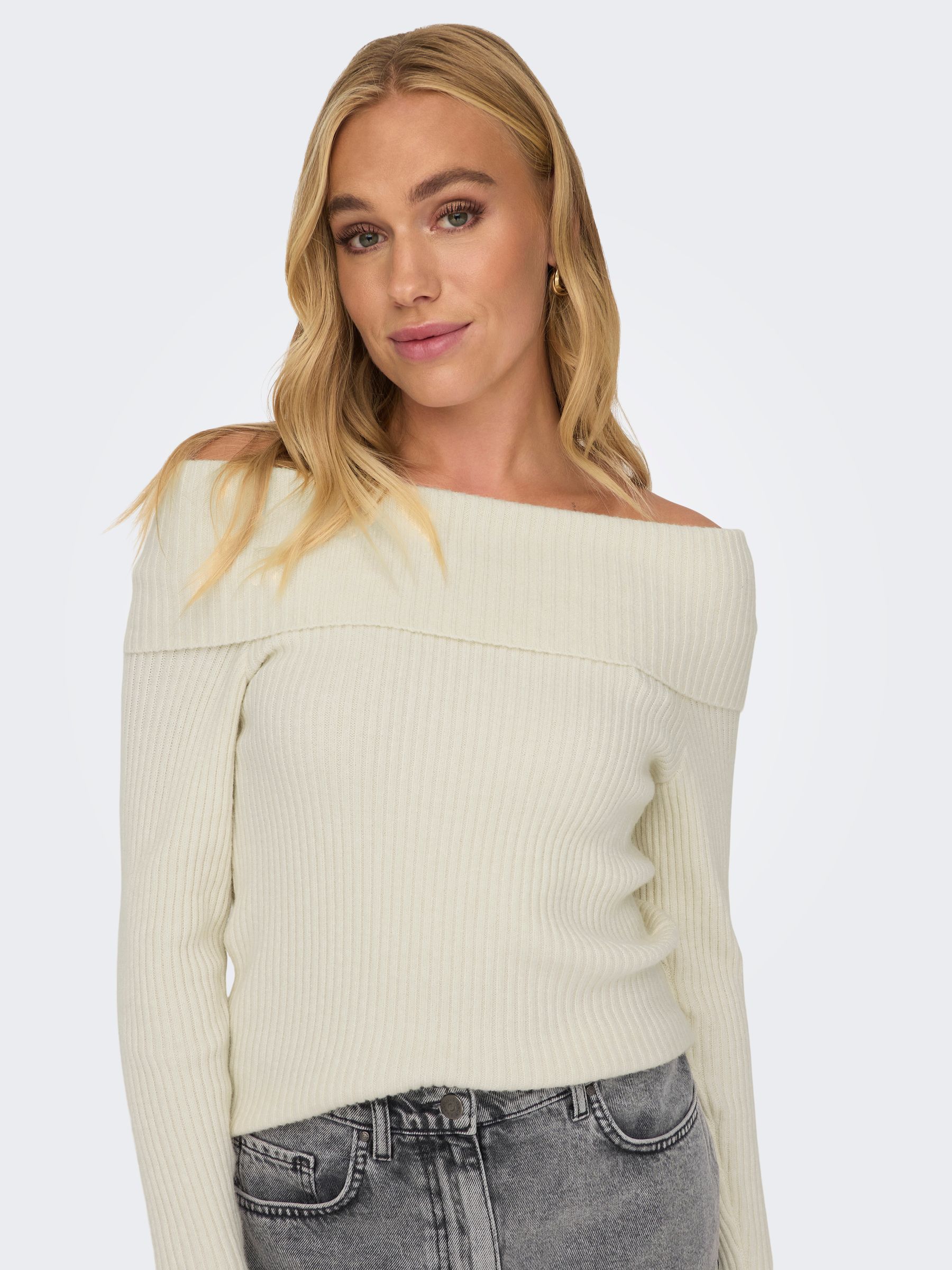 ONLY_FallWinter2024_4387886_15311830_6.jpg Weicher Strickpullover Langarm Schulterfrei