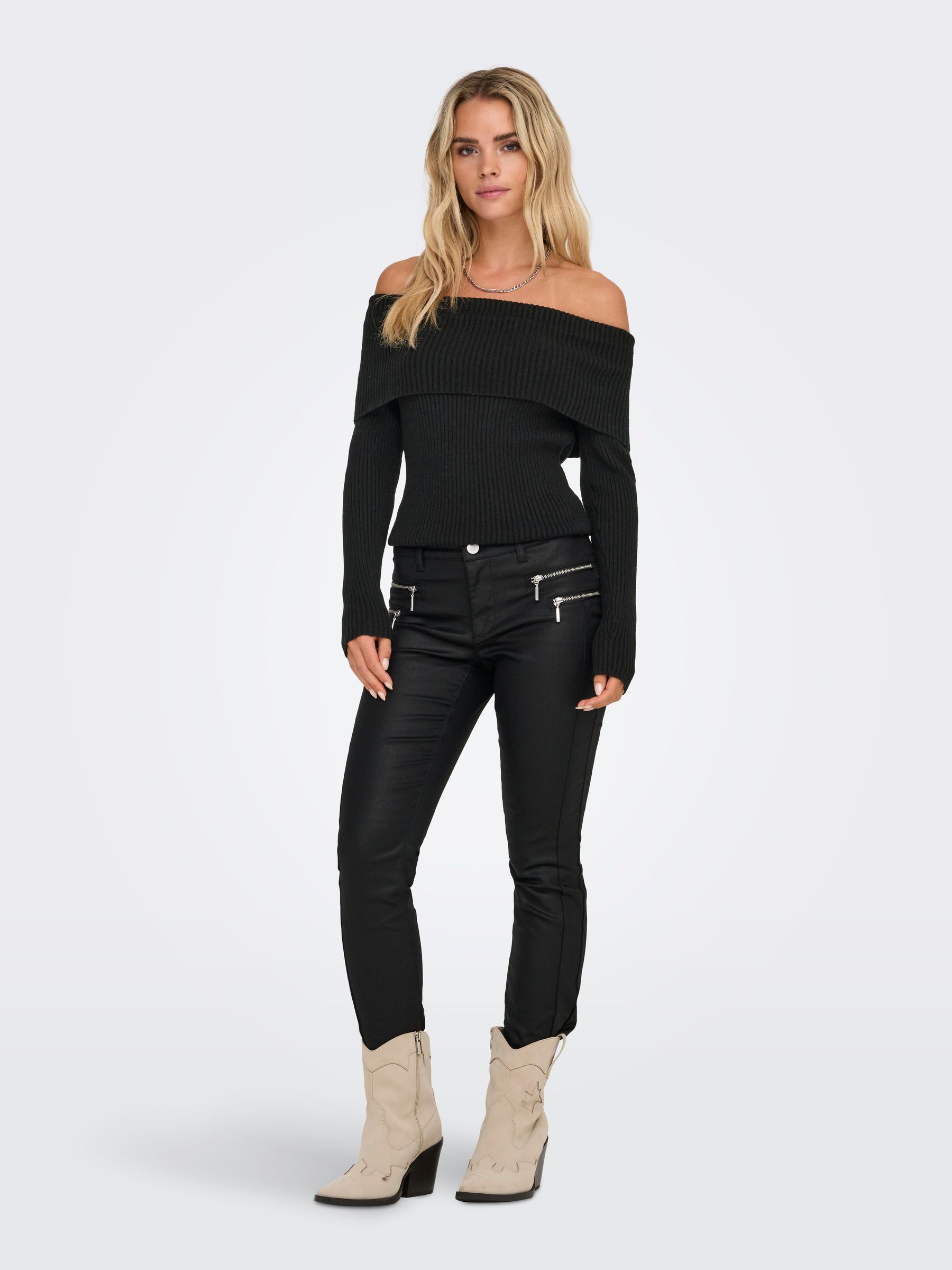 ONLY_FallWinter2024_4435584_15311830_5.jpg Weicher Strickpullover Langarm Schulterfrei