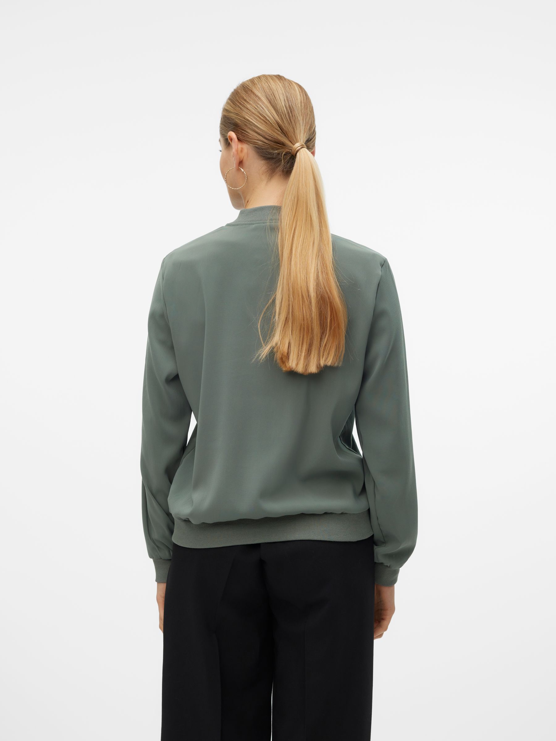 VERO-MODA_FallWinter2020_3590922_10245734_4.jpg Leichte Bomber Jacke für Alltagslook Dünner Blouson