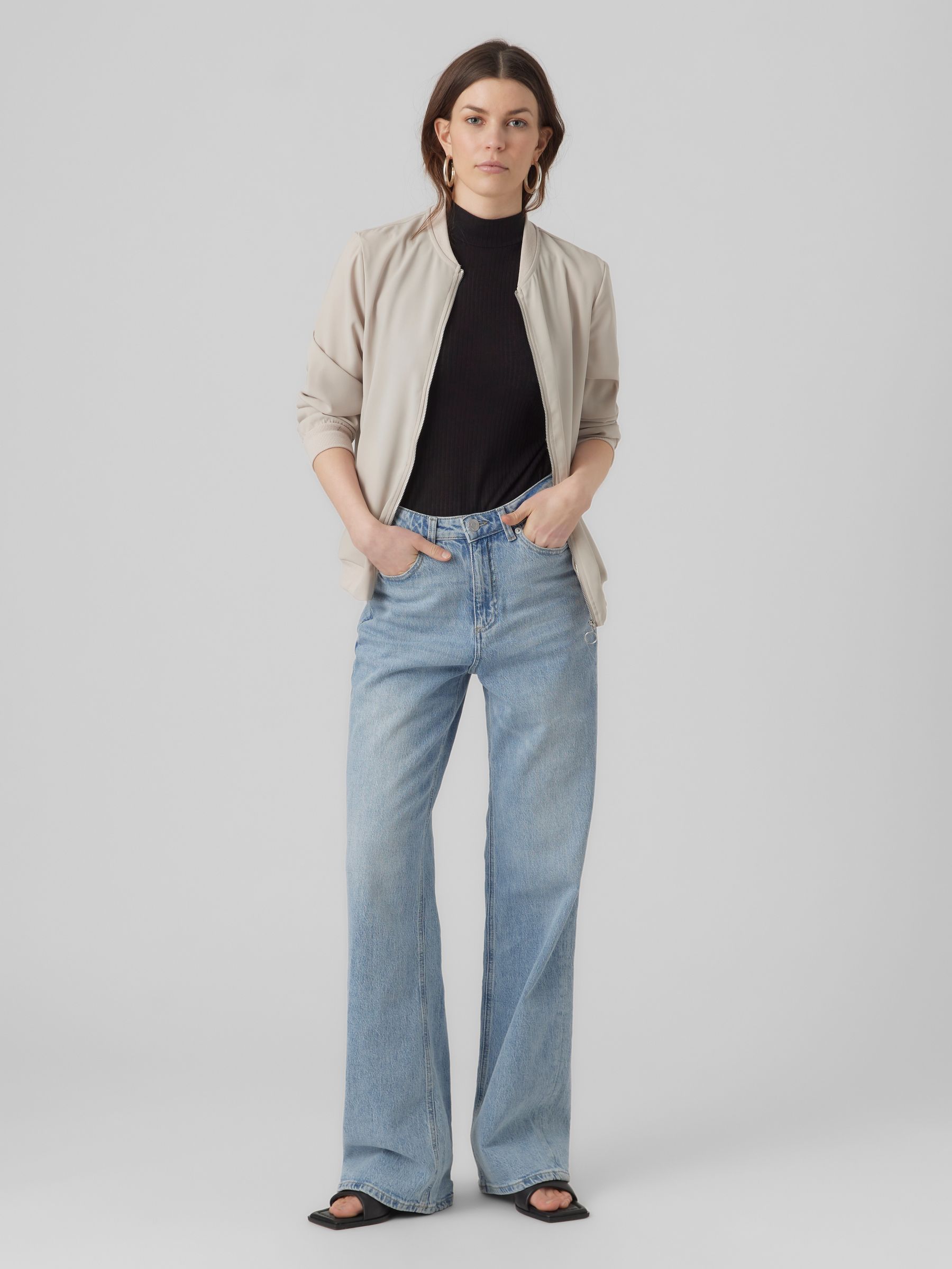 VERO-MODA_FallWinter2020_4295458_10245734_4.jpg Leichte Bomber Jacke für Alltagslook Dünner Blouson