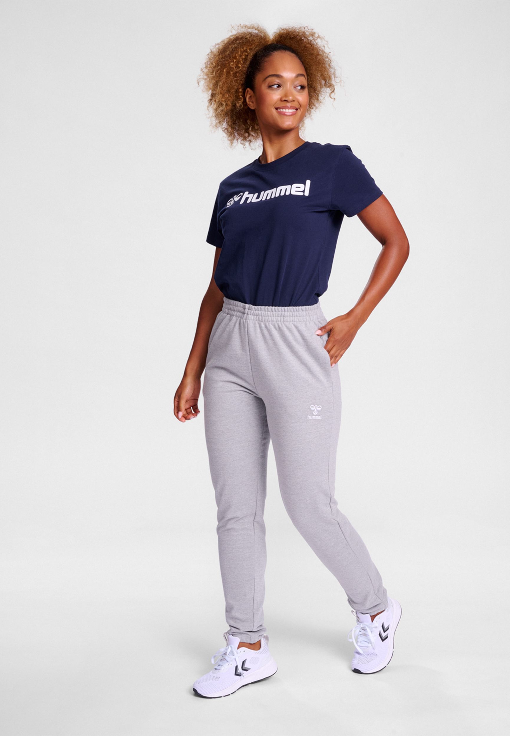 Bequeme Jogginghose Sportliches Design für Training und Freizeit. Bequeme Jogginghose Sportliches Design für Training und Freizeit.