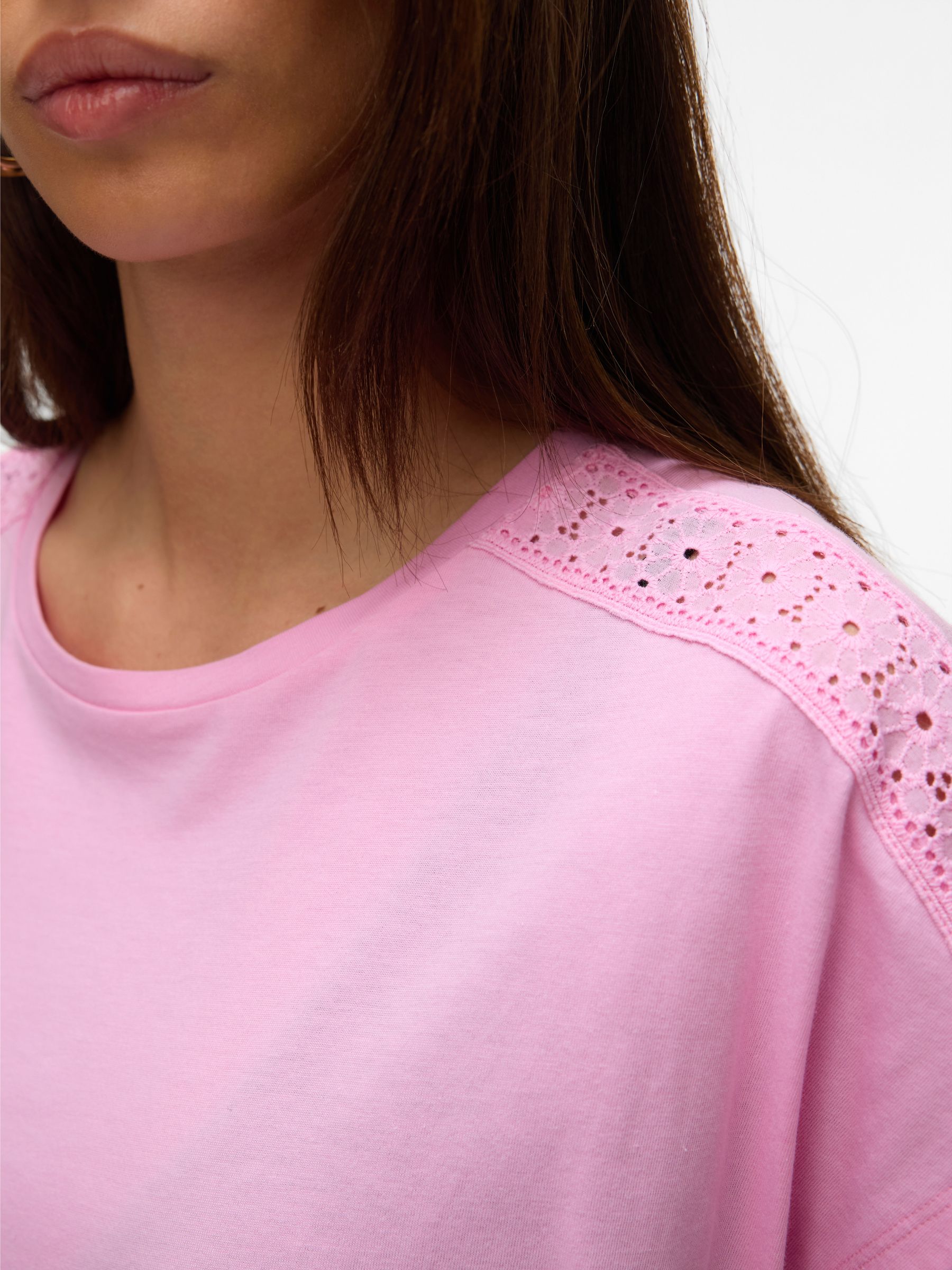 Trendiges Sommer Shirt mit Spitze Rundhals Trendiges Sommer Shirt mit Spitze Rundhals