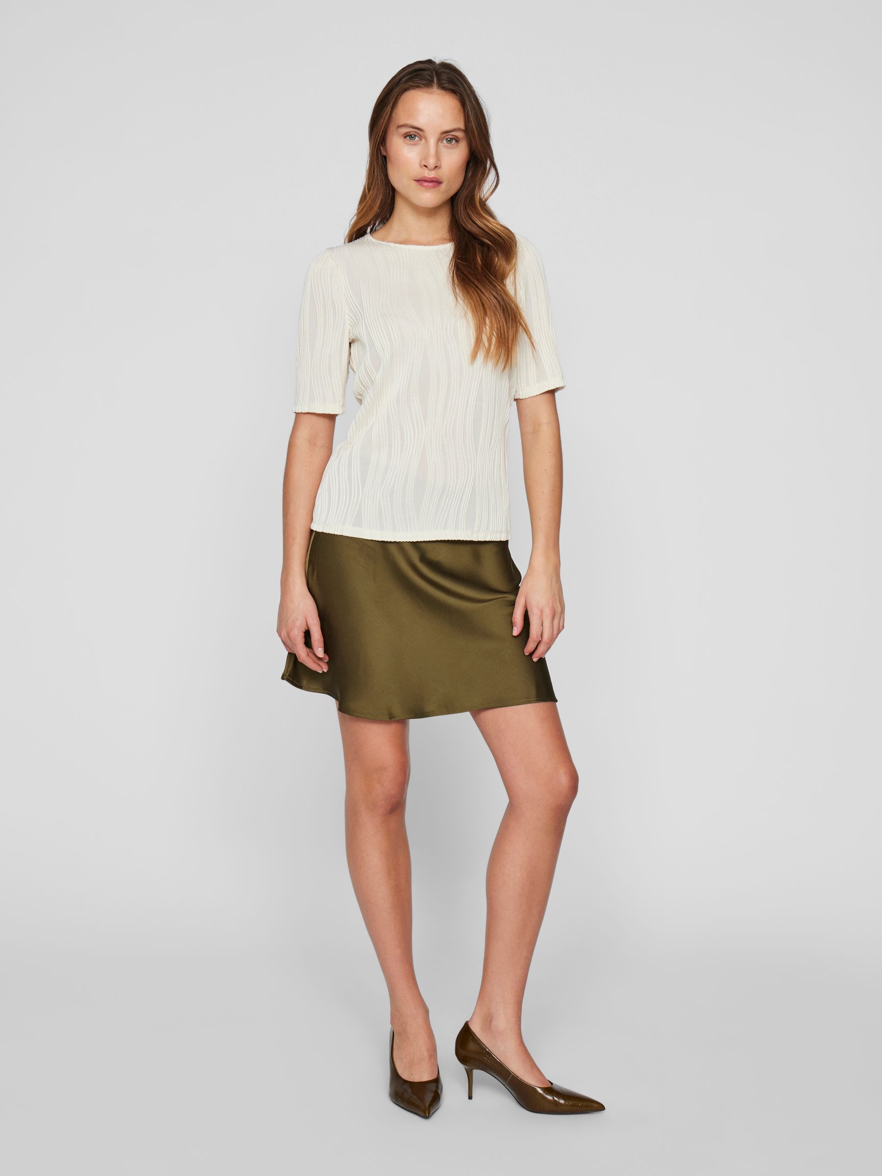 VILA_SpringSummer2025_4678111_14104164_4.jpg Modernes Shirt mit Strukturmuster Design