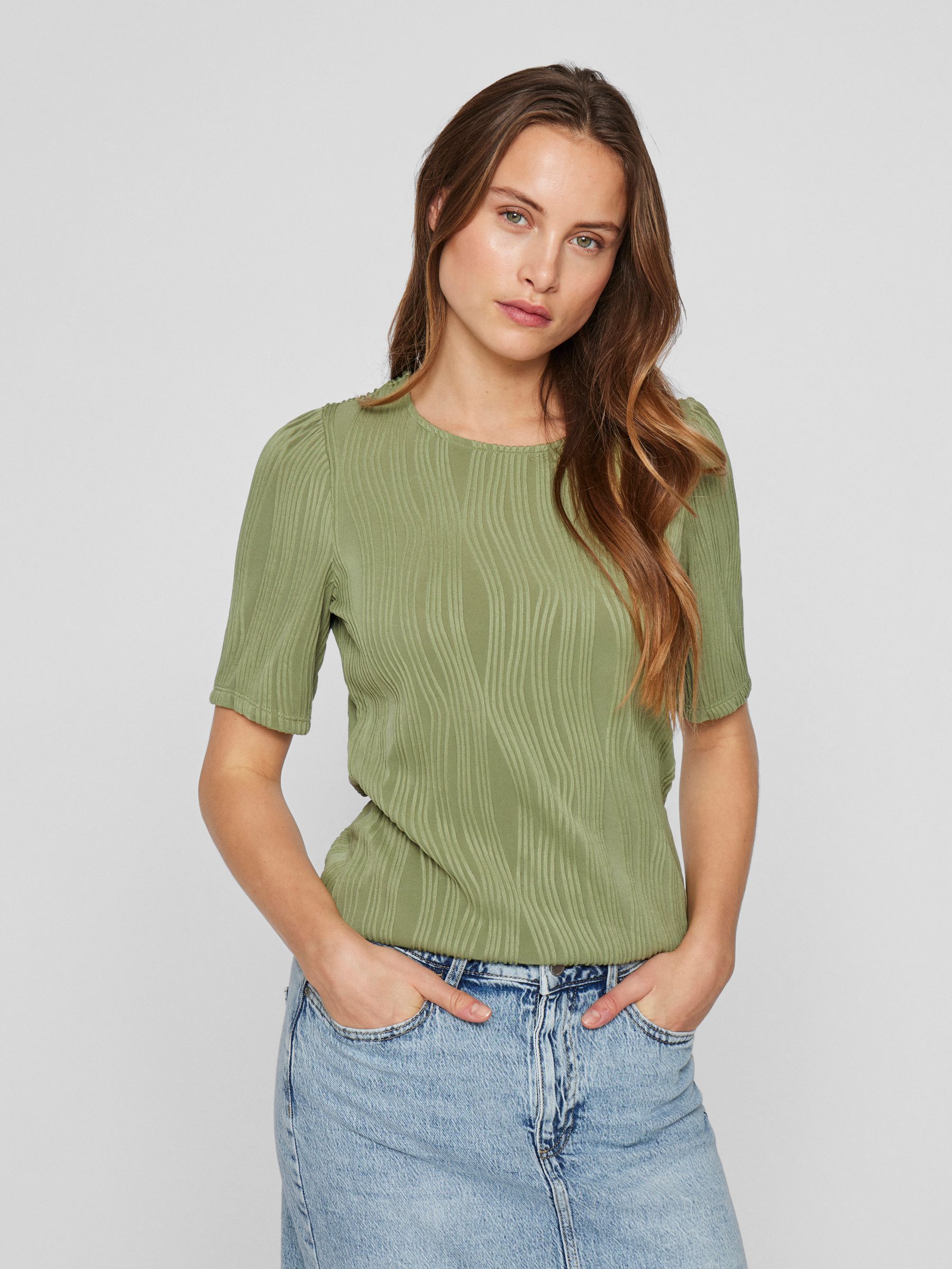 VILA_SpringSummer2025_4776535_14104164_3.jpg Modernes Shirt mit Strukturmuster Design