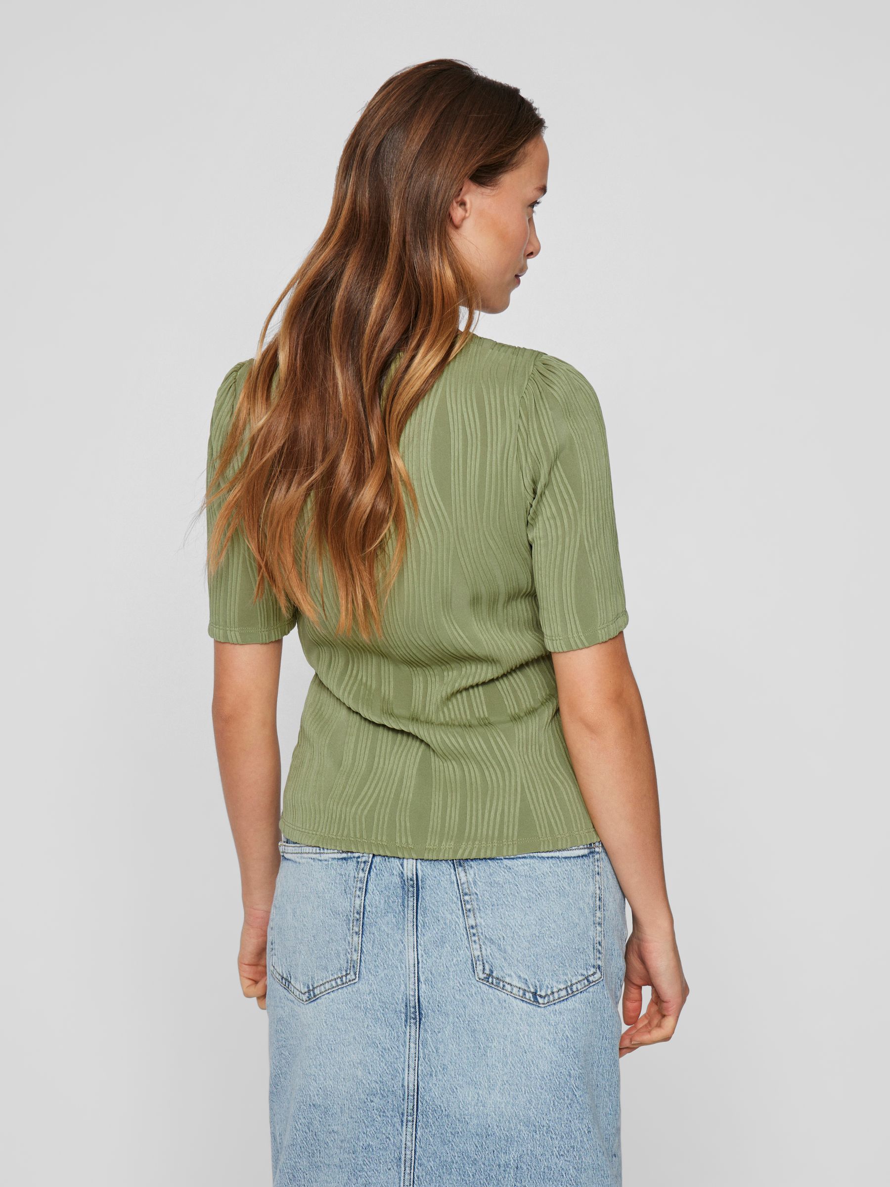 VILA_SpringSummer2025_4776535_14104164_4.jpg Modernes Shirt mit Strukturmuster Design