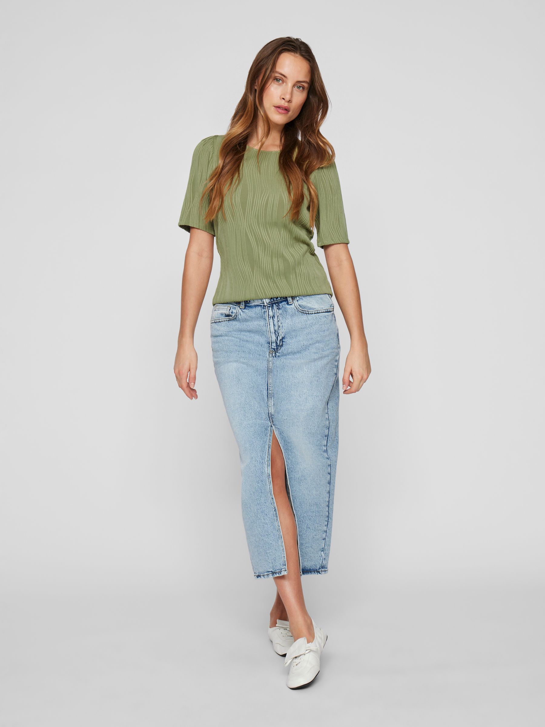 VILA_SpringSummer2025_4776535_14104164_5.jpg Modernes Shirt mit Strukturmuster Design