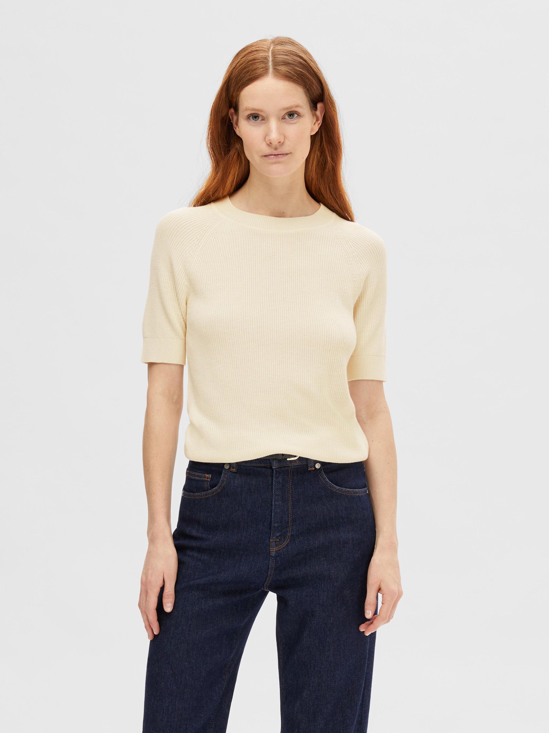 SELECTED-FEM_NOOS2025_birch_16092292_2.jpg Rundhals Strickpullover mit halblangen Ärmeln