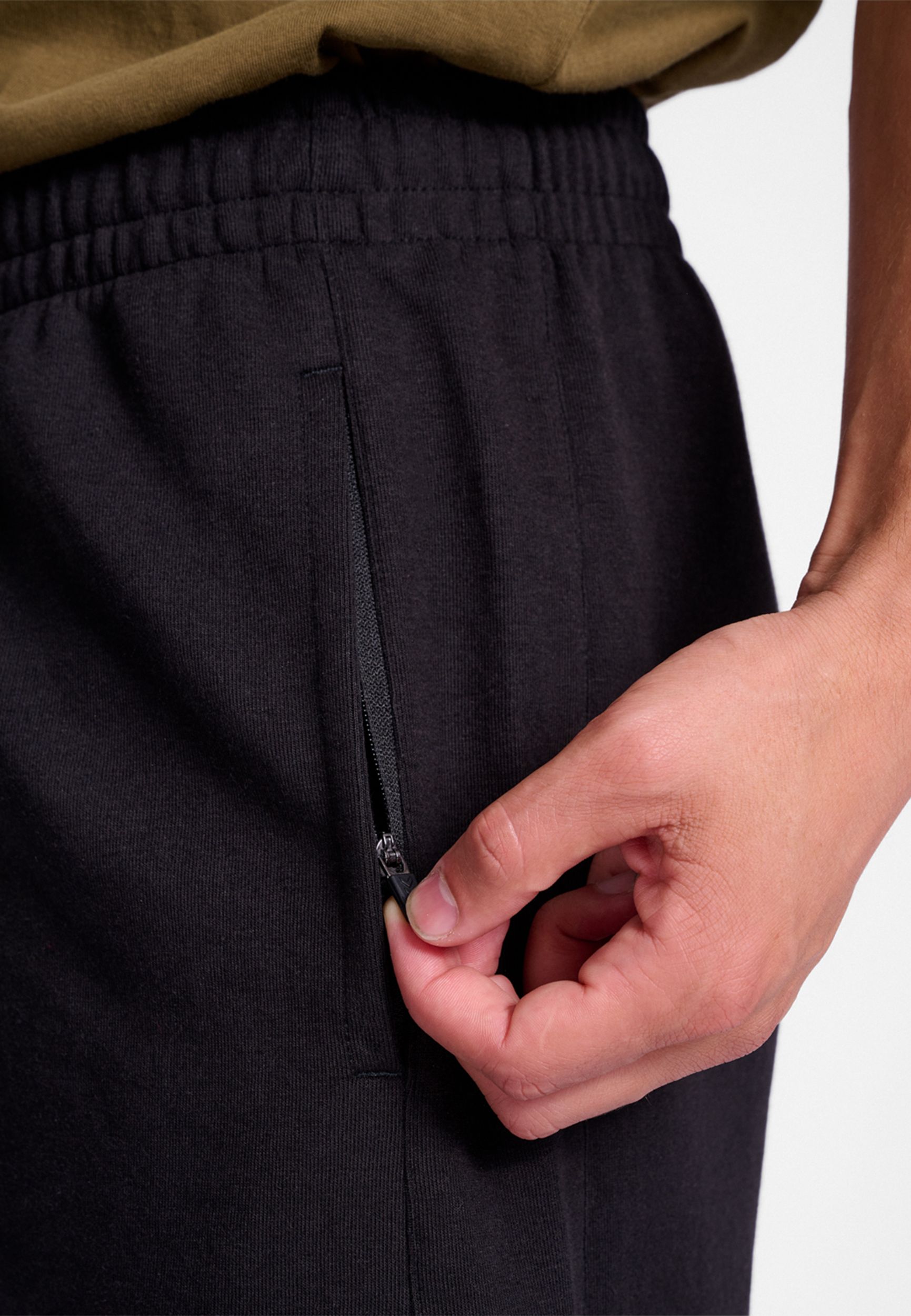 Sweatshorts mit Reißverschlusstaschen Sweatshorts mit Reißverschlusstaschen
