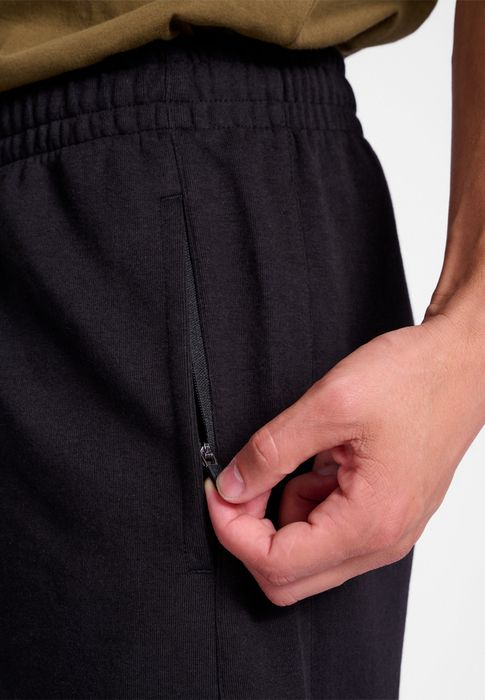Hummel hummel Sweatshorts mit Reißverschlusstaschen – Schwarz, Bild 5