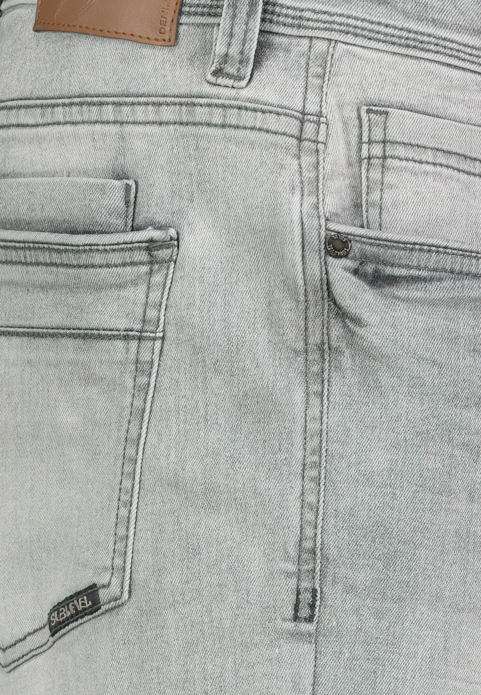 H85073BE62369KG120_23000_D2.jpg Bermuda Jeansshorts in Used-Look