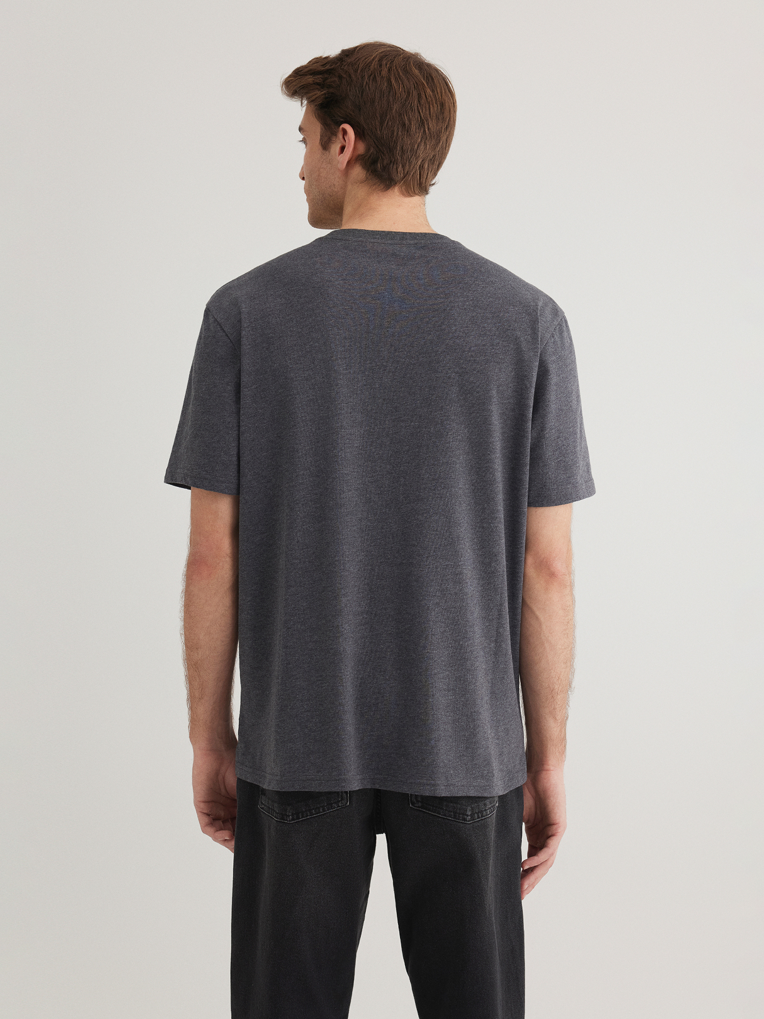 Mavi_25Spring1_asphalt_0611088-80106_2.jpg T-Shirt mit Rundhalsausschnitt und Logo