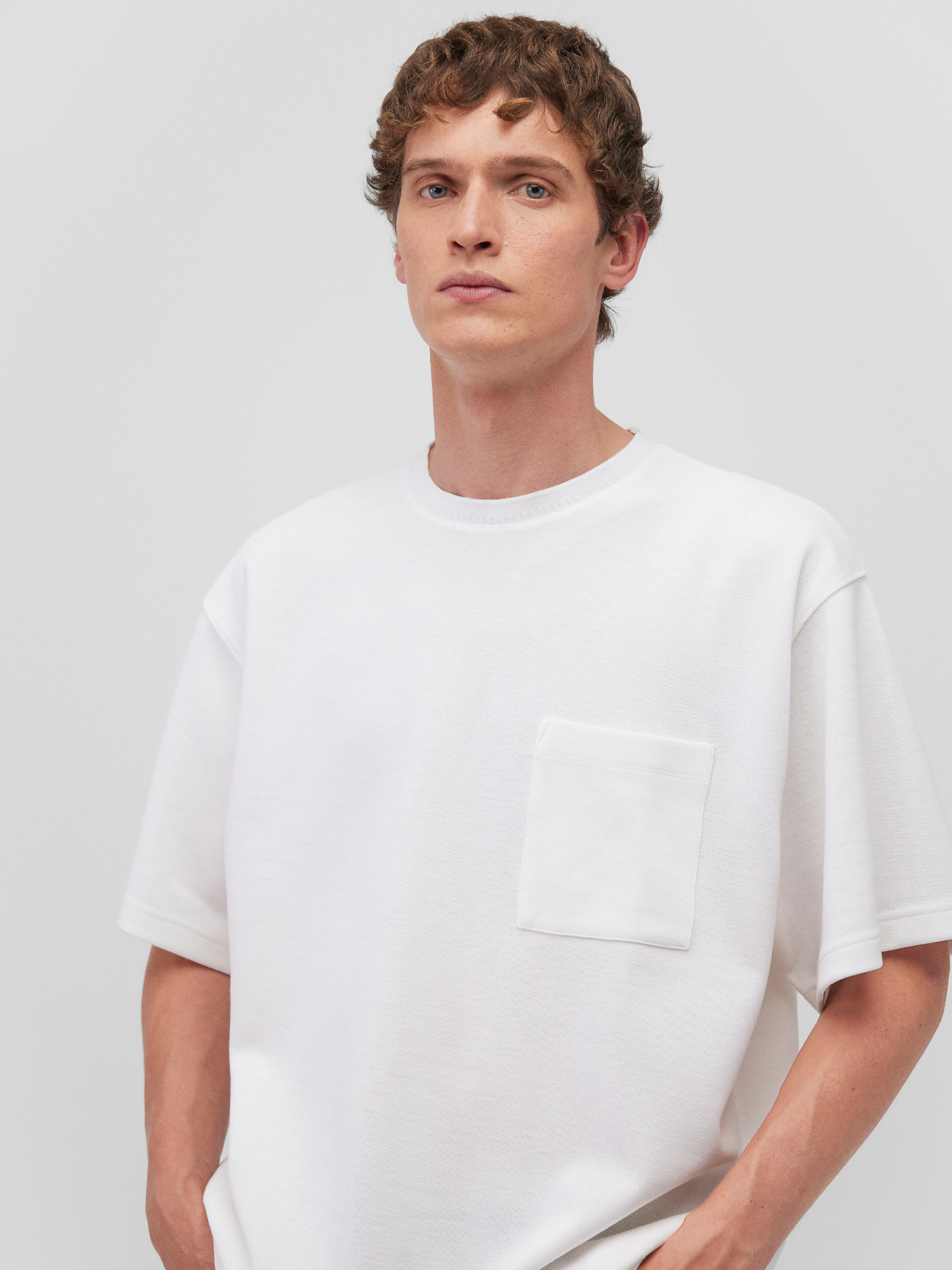 Mavi_25Spring1_sugar-swizzle_0612492-83043_3.jpg Oversize T-Shirt mit Brusttasche und Rundhalsausschnitt