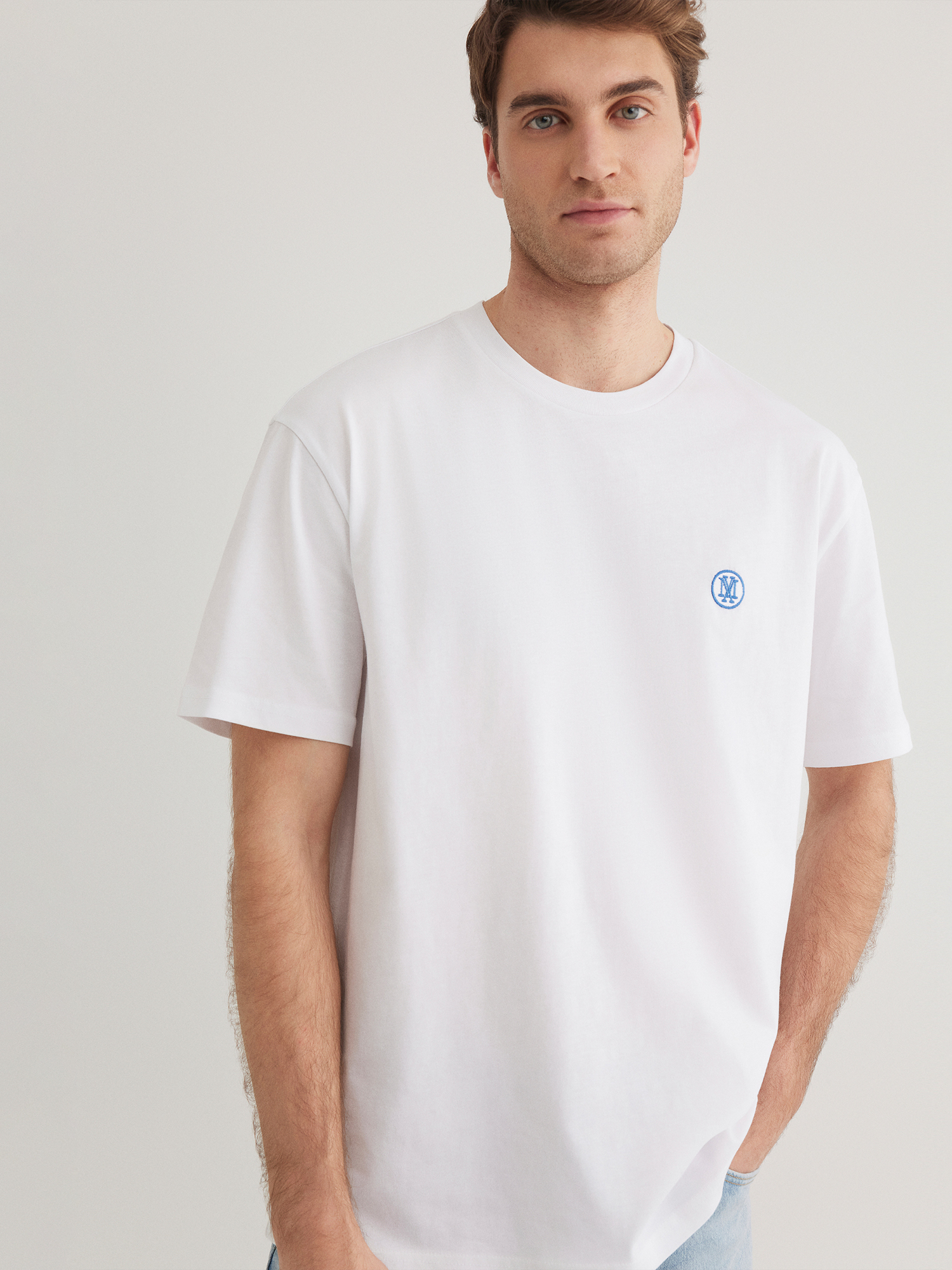 Mavi_25Spring1_white_067074-620_3.jpg Rundhals-T-Shirt mit markantem Brustlogo