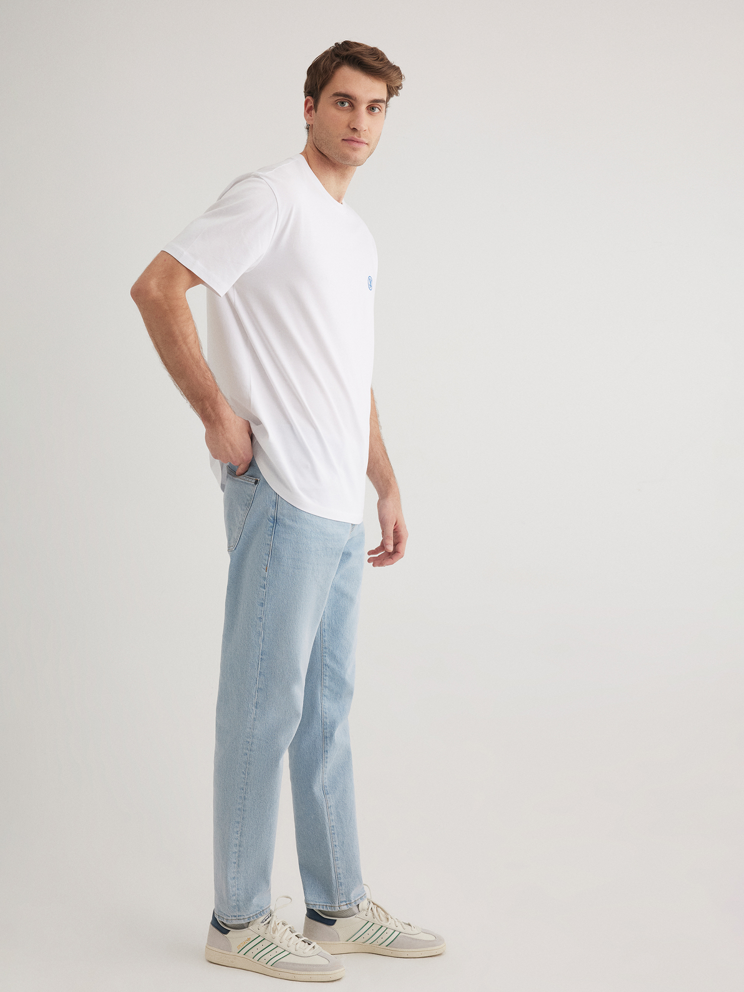 Mavi_25Spring1_white_067074-620_4.jpg Rundhals-T-Shirt mit markantem Brustlogo