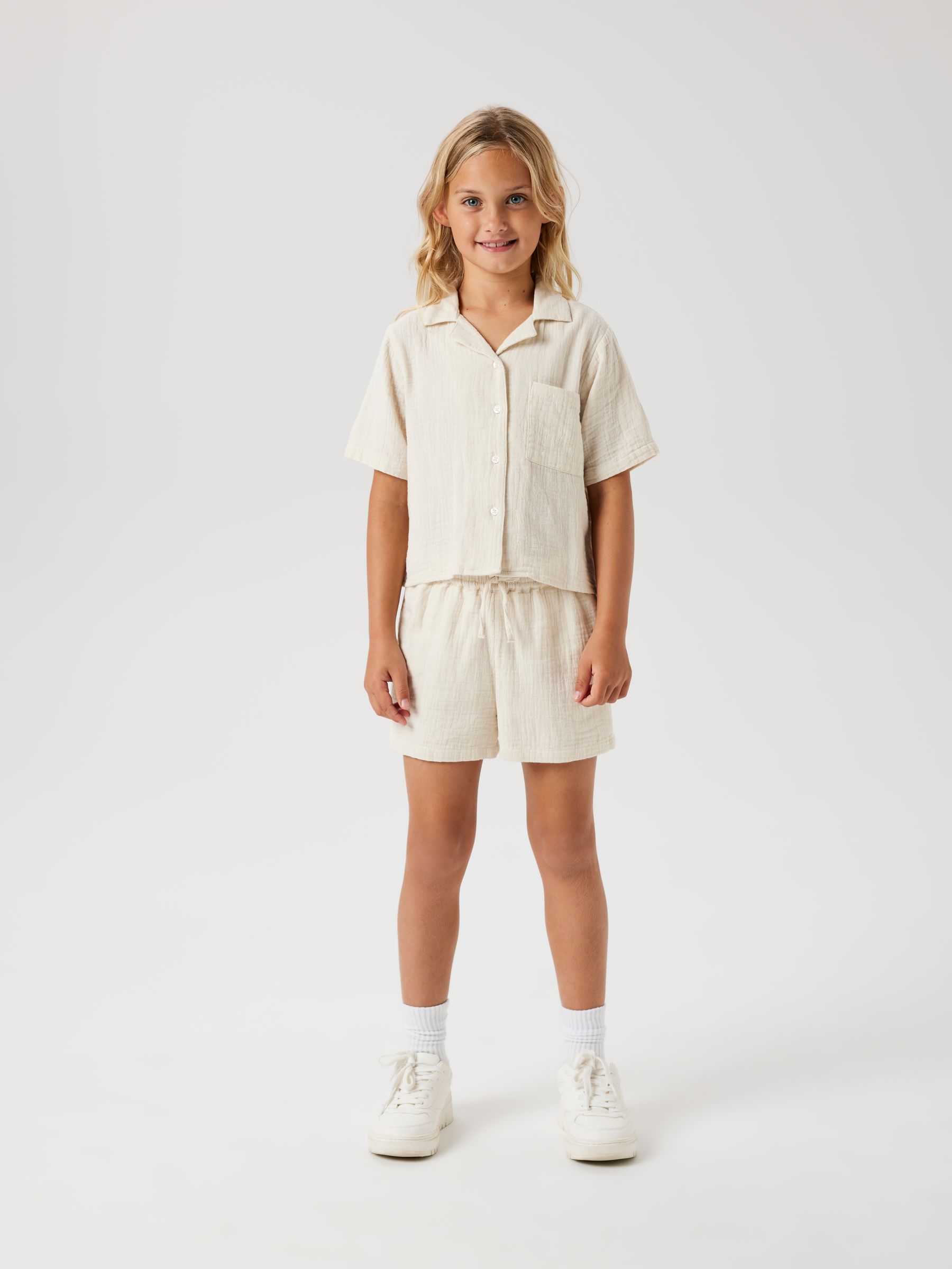 NAME-IT_Springsummer_4715711_13240427_5.jpg Kurzärmeliges Kinder-Hemd mit Brusttasche und Kragen