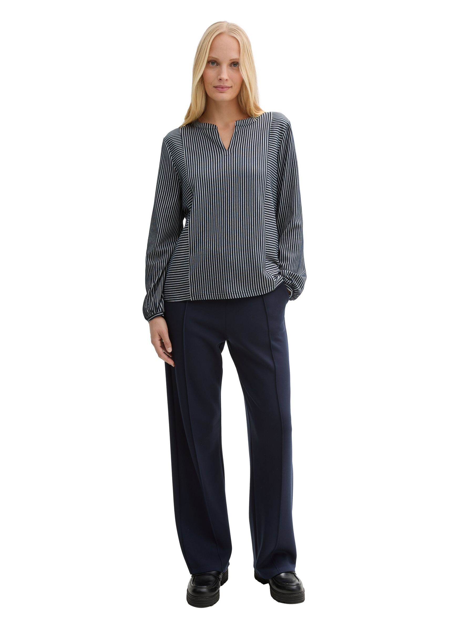 Tom-Tailor_202506_37471_1040546_2.jpg Langärmlige Bluse mit V-Ausschnitt und feinen Streifen