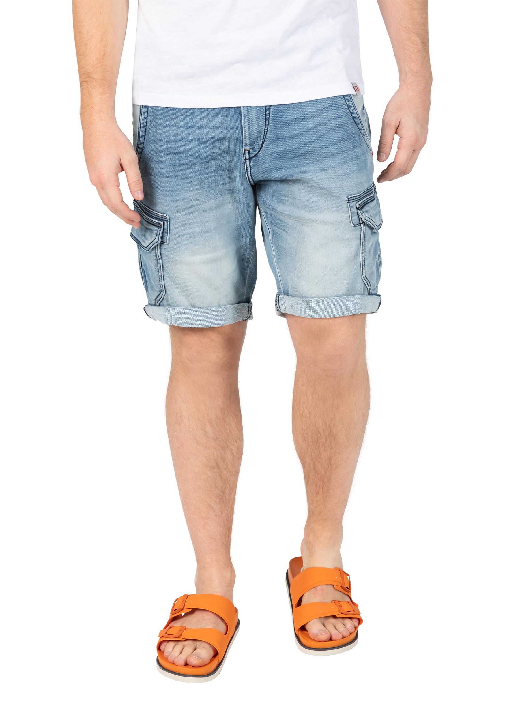TIMEZONE-Gmb_SS25_3676_25-10021-40-3058_3.jpg Jeansshorts mit Cargotaschen und Umschlag