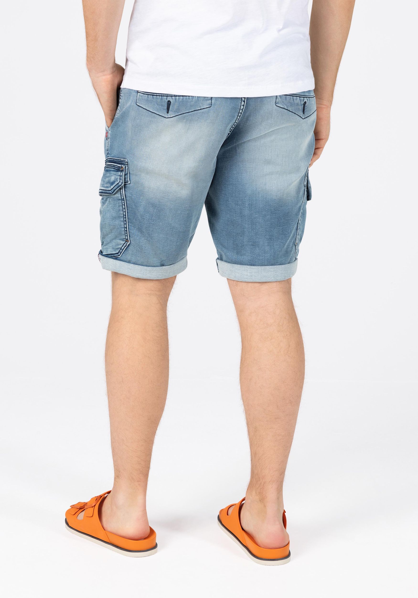 TIMEZONE-Gmb_SS25_3676_25-10021-40-3058_4.jpg Jeansshorts mit Cargotaschen und Umschlag