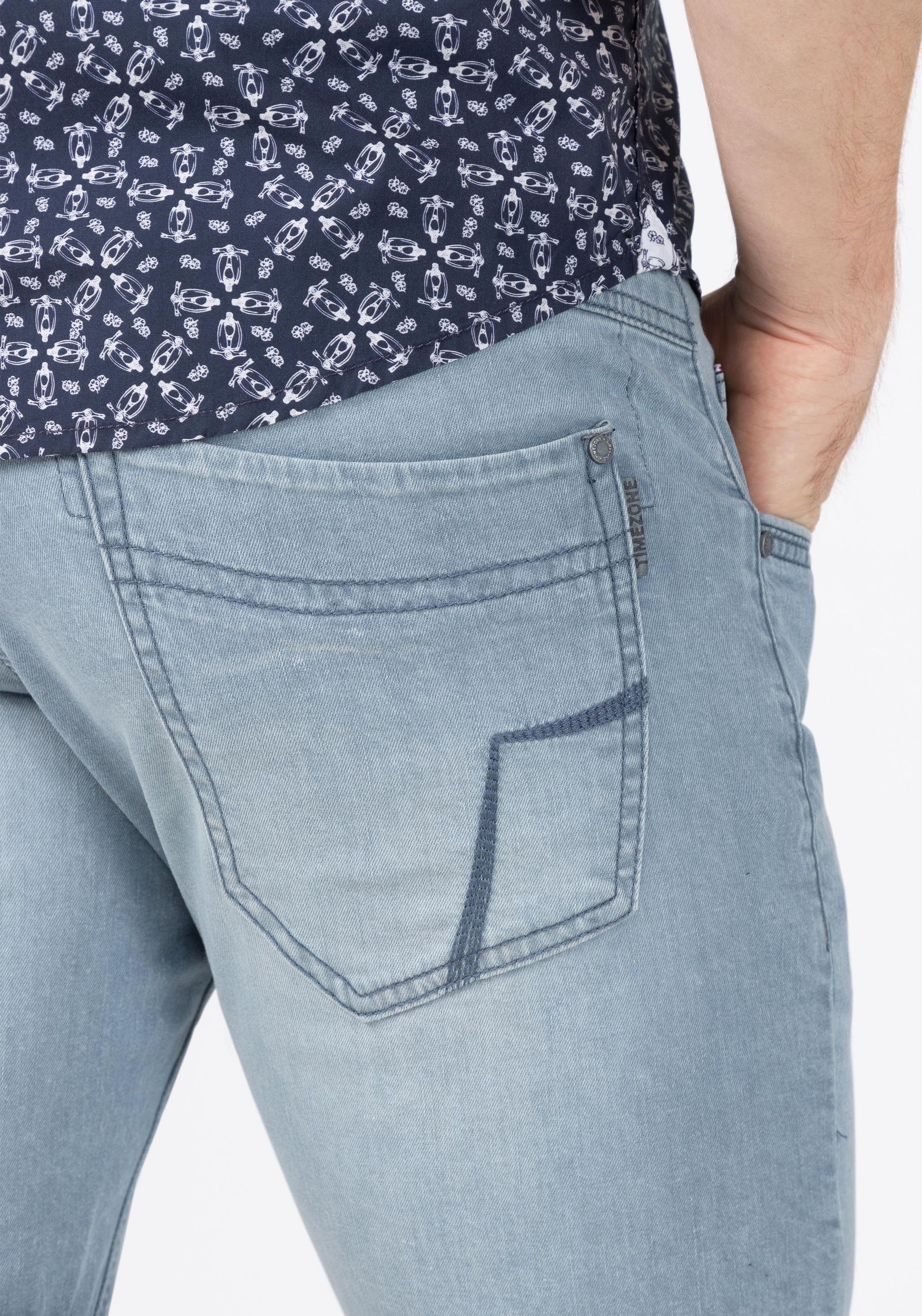 TIMEZONE-Gmb_SS25_3703_25-10013-00-3453_5.jpg Jeansshorts mit umgeschlagenem Saum und Logo-Detail