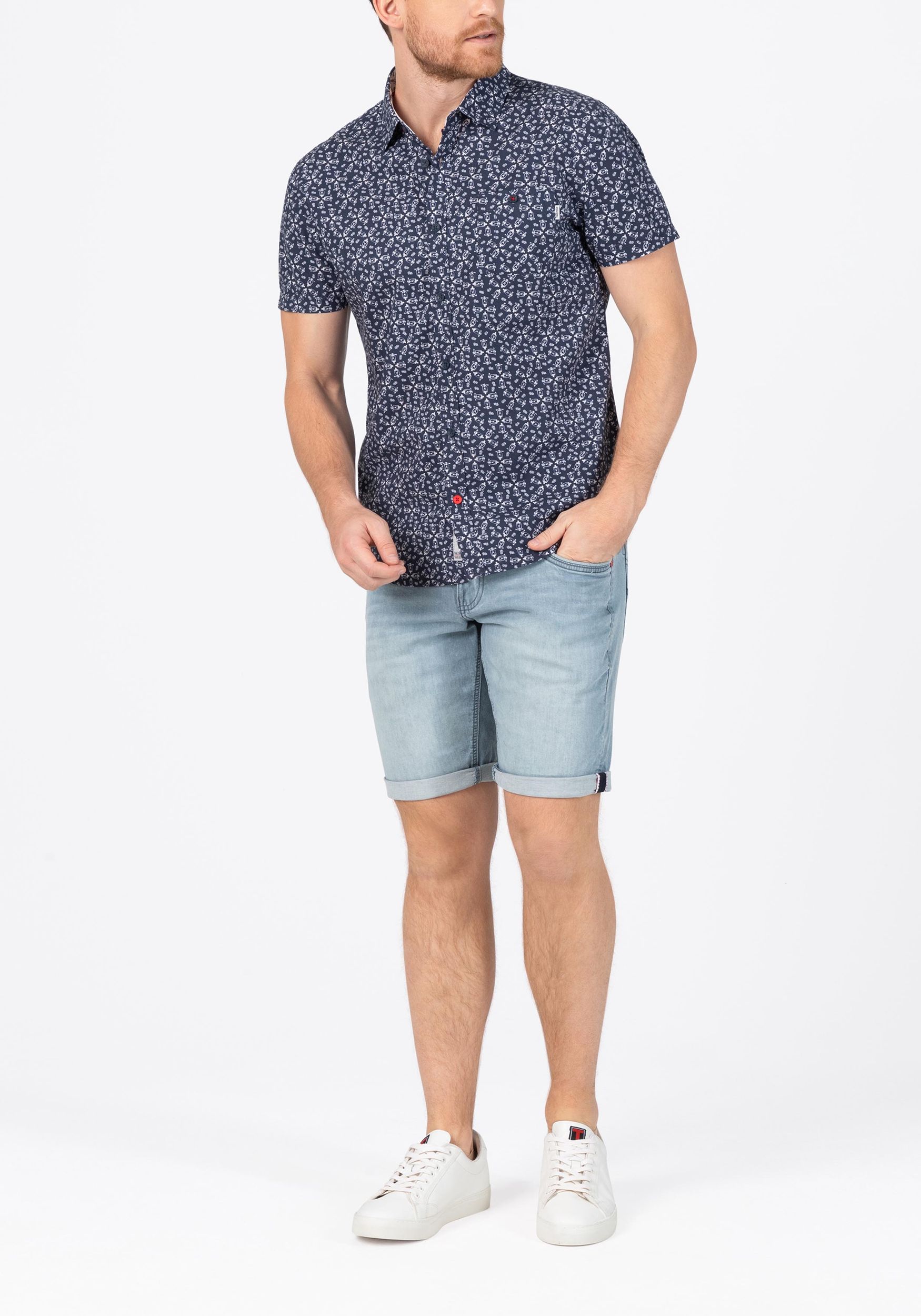 TIMEZONE-Gmb_SS25_3703_25-10013-00-3453_6.jpg Jeansshorts mit umgeschlagenem Saum und Logo-Detail