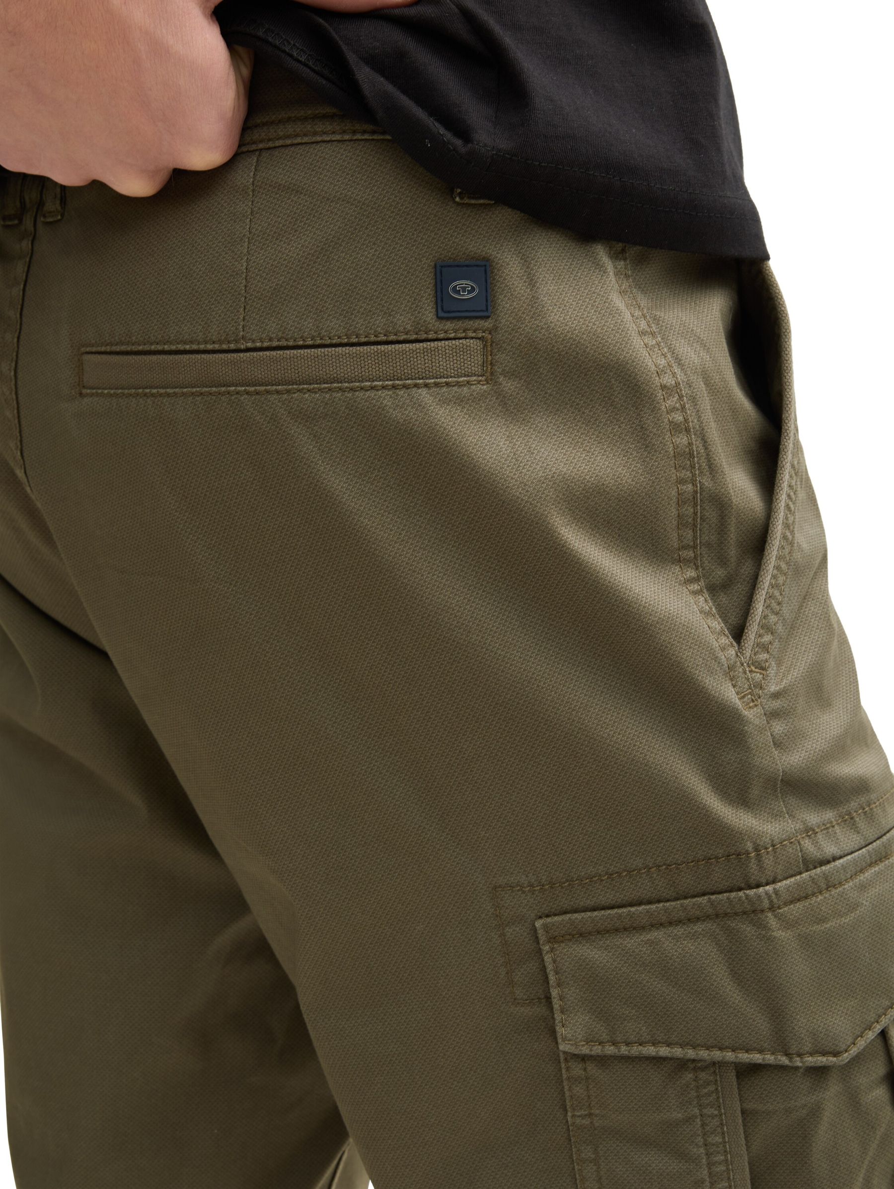 Tom-Tailor_202506_37215_1044709_4.jpg Cargo-Bermudashorts mit Taschen Chino Shorts