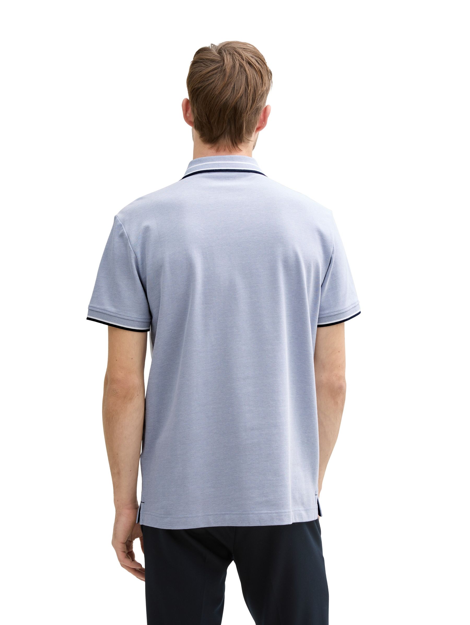 Tom-Tailor_202506_37680_1045629_3.jpg Polo-Shirt mit Kontraststreifen und Logo-Patch, kurzärmlig