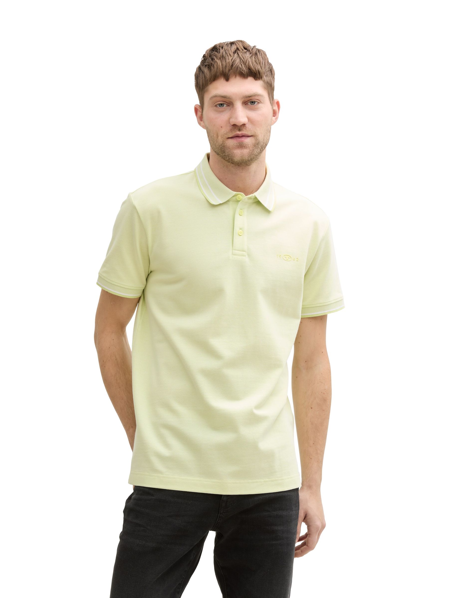 Tom-Tailor_202506_37704_1045629_4.jpg Polo-Shirt mit Kontraststreifen und Logo-Patch, kurzärmlig