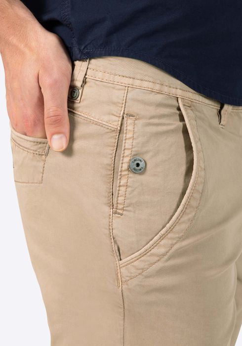 Timezone Timezone Feine Chino Bermuda Shorts mit 5-Pocket Design – Beige, Bild 5