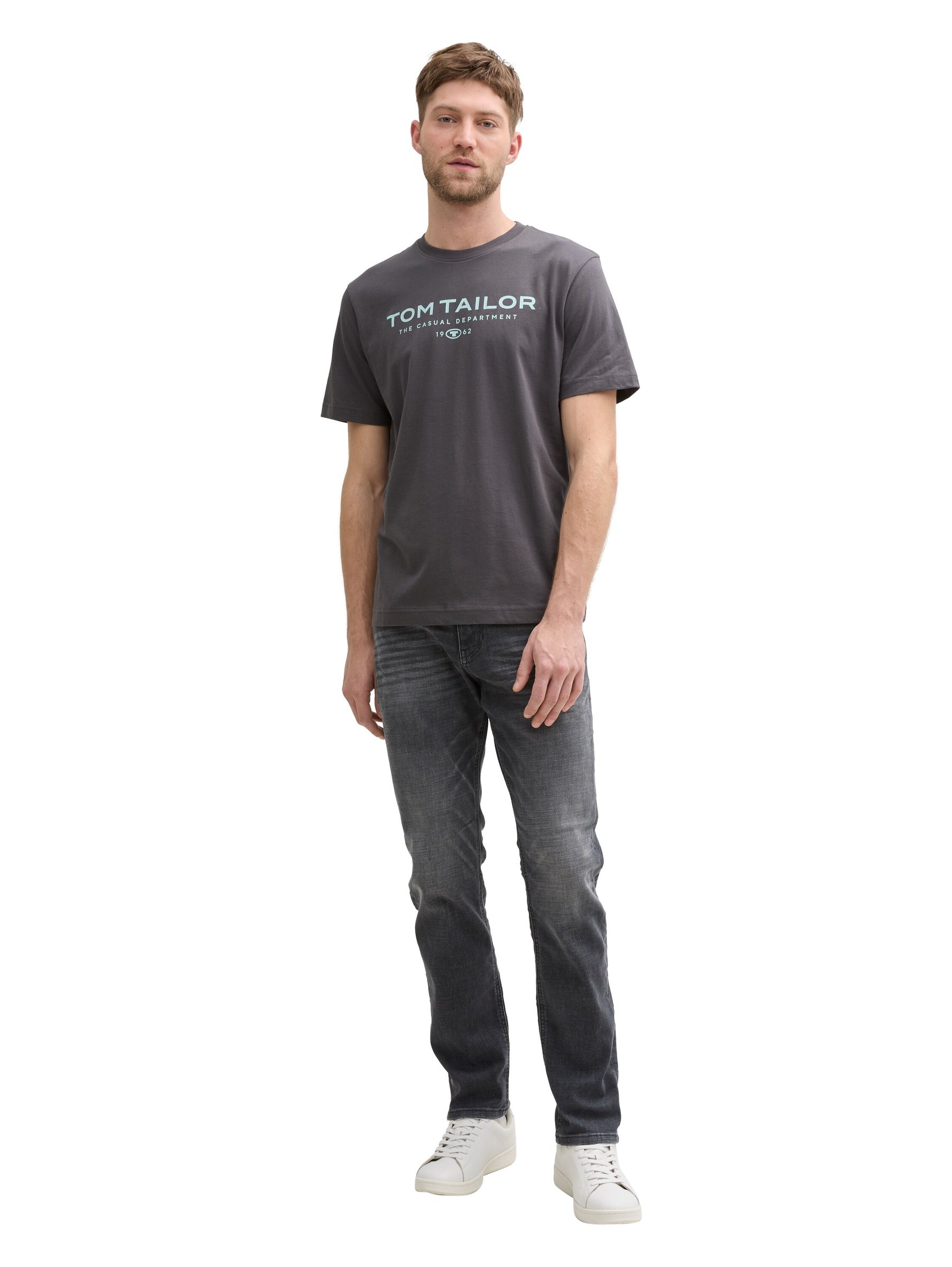 Tom-Tailor_202512_10899_1045773_2.jpg T-Shirt mit Rundhalsausschnitt und Logo-Print 1962