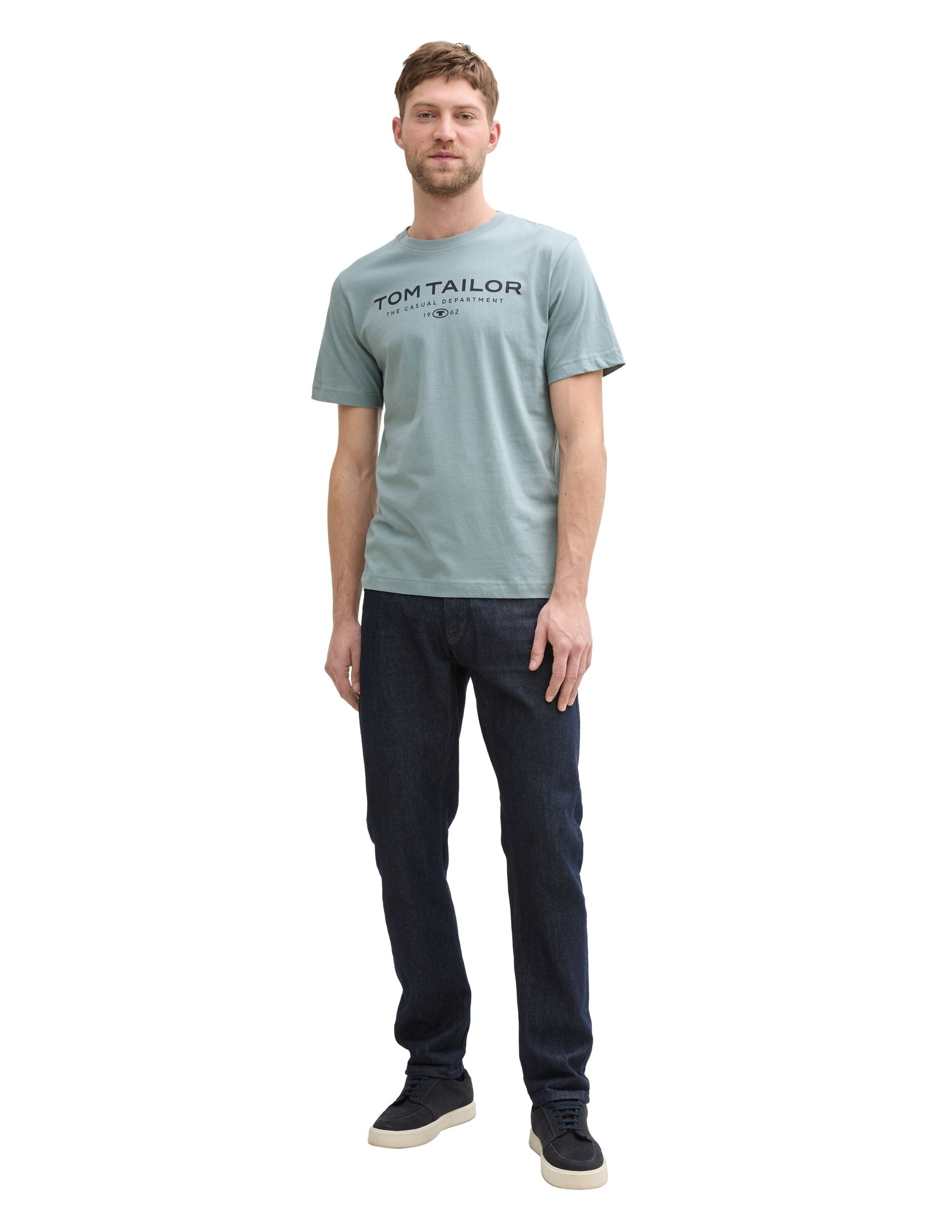 Tom-Tailor_202512_27475_1045773_2.jpg T-Shirt mit Rundhalsausschnitt und Logo-Print 1962