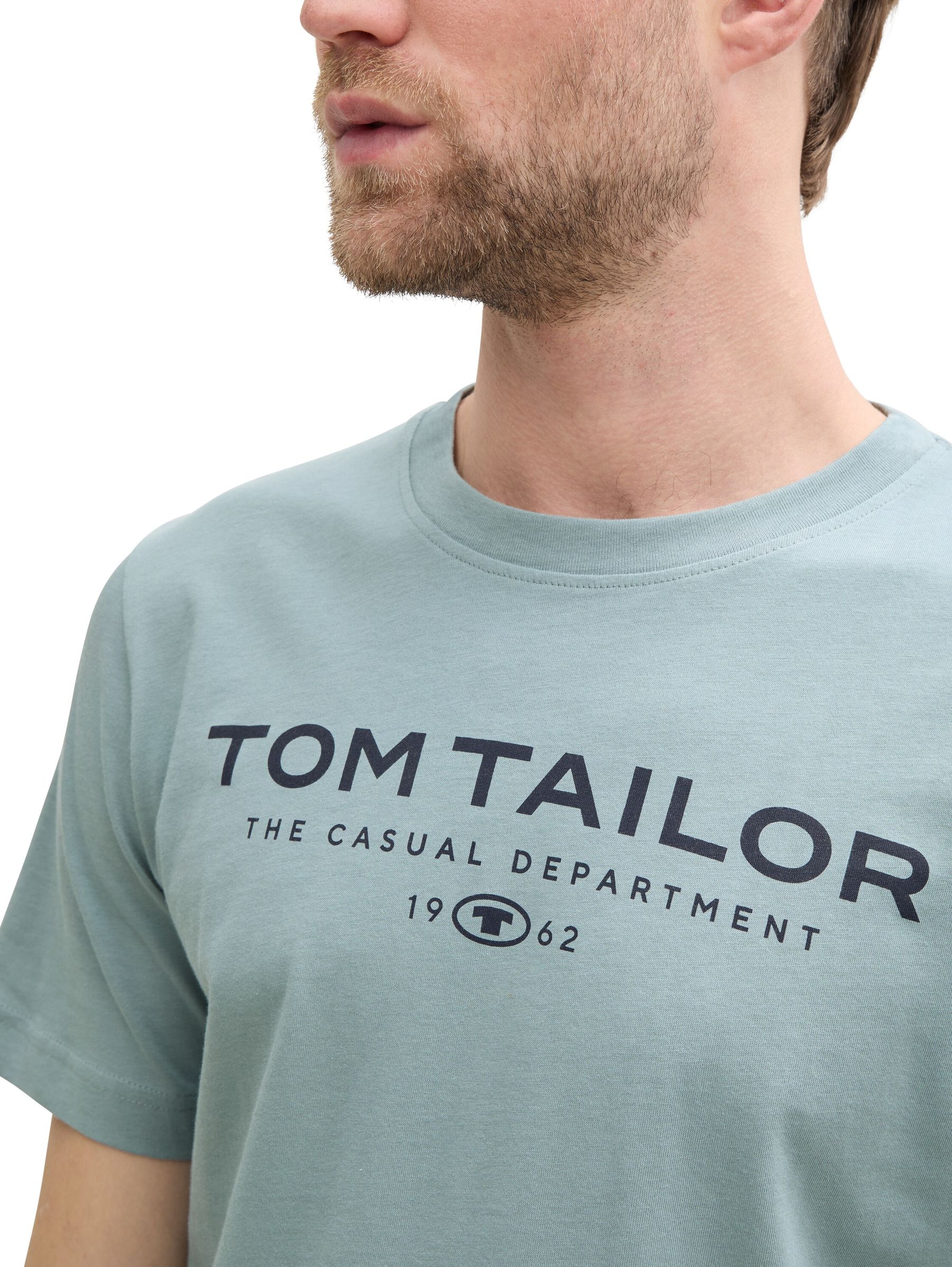 Tom-Tailor_202512_27475_1045773_5.jpg T-Shirt mit Rundhalsausschnitt und Logo-Print 1962