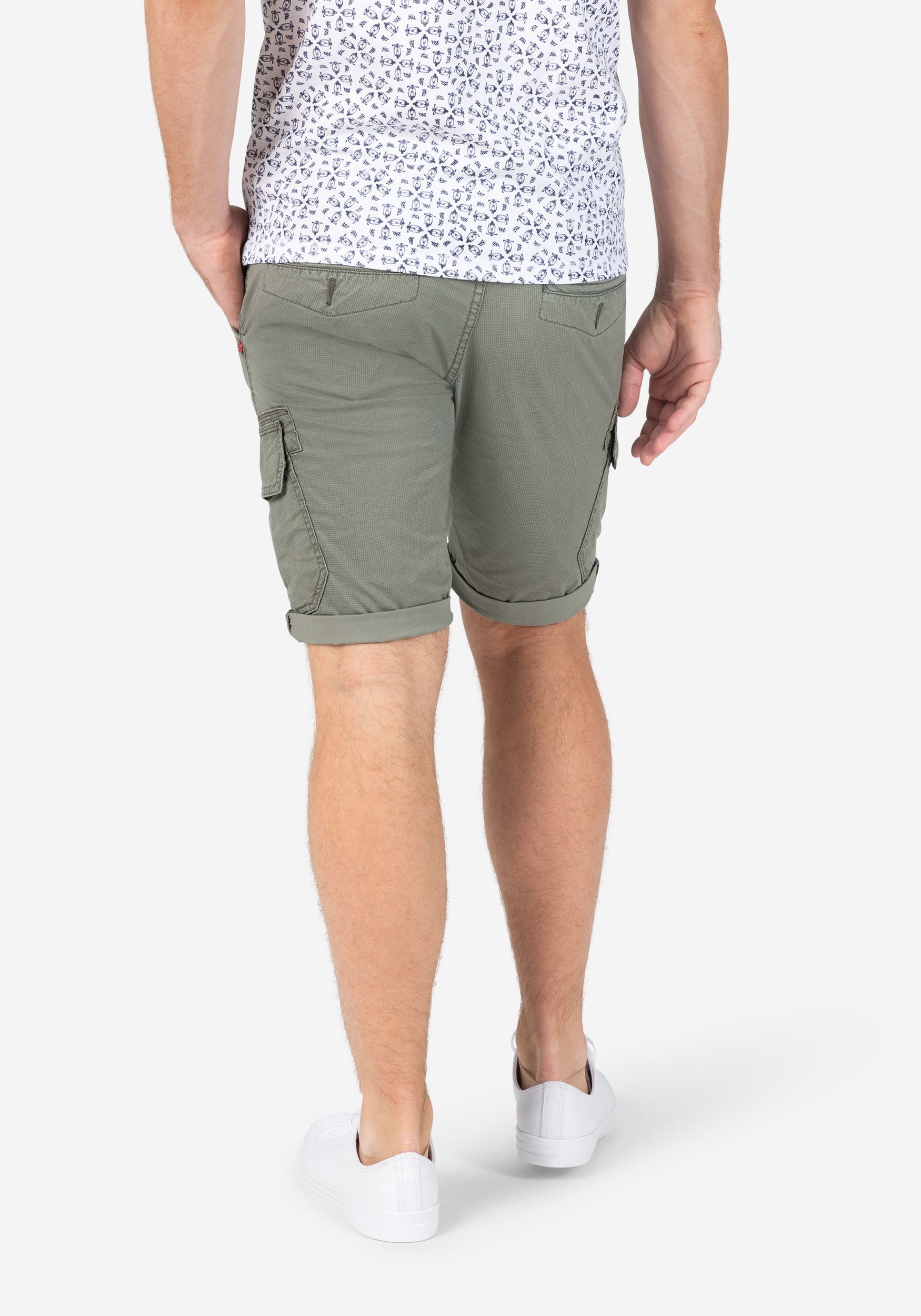 TIMEZONE-Gmb_SS25_8688_24-10032-10-1215_4.jpg Einfarbige Chino Cargo-Shorts mit Taschen