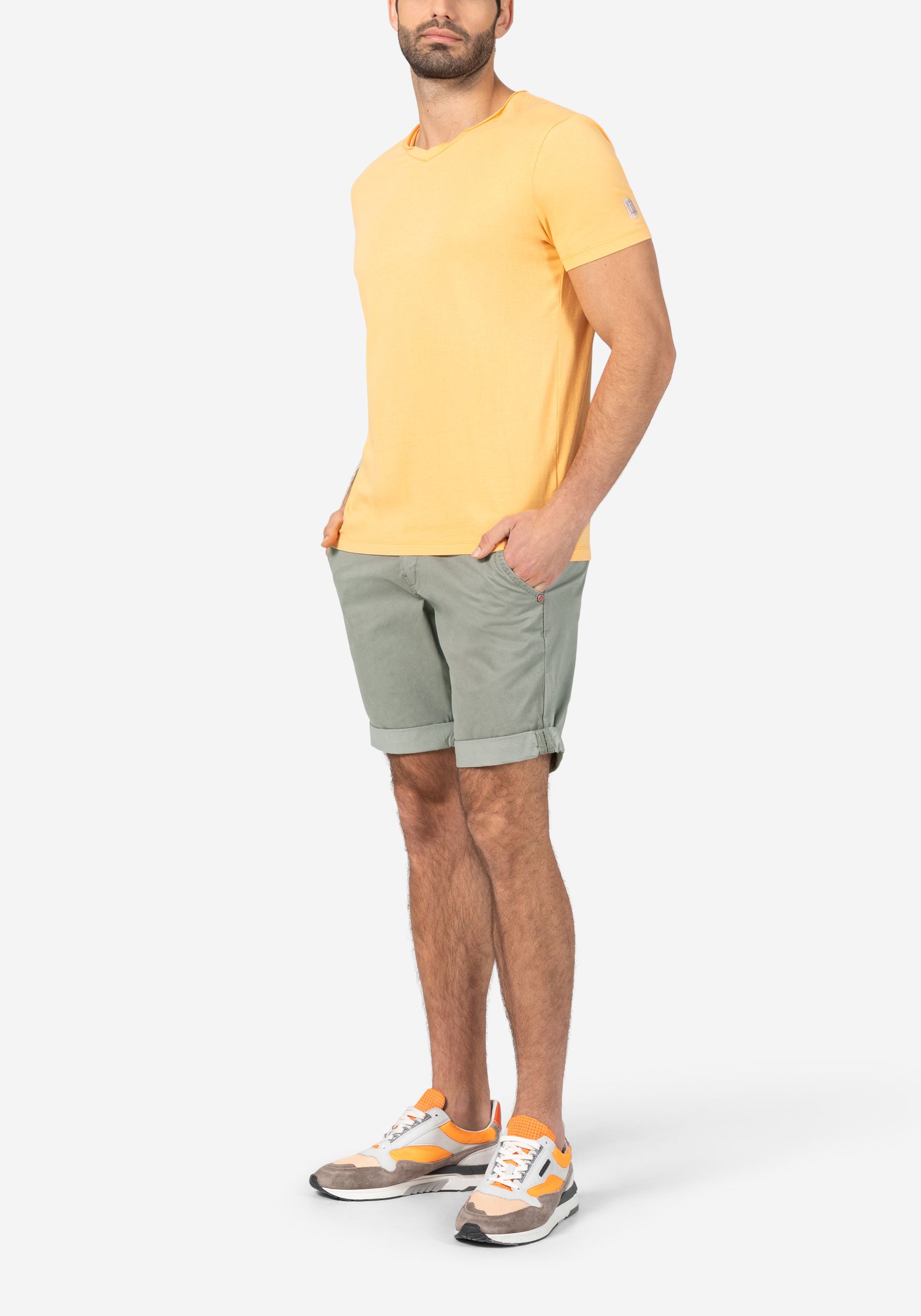 TIMEZONE-Gmb_SS25_8684_24-10000-00-1215_6.jpg Chinoshorts mit Gürtelschlaufen und aufrollbarem Saum