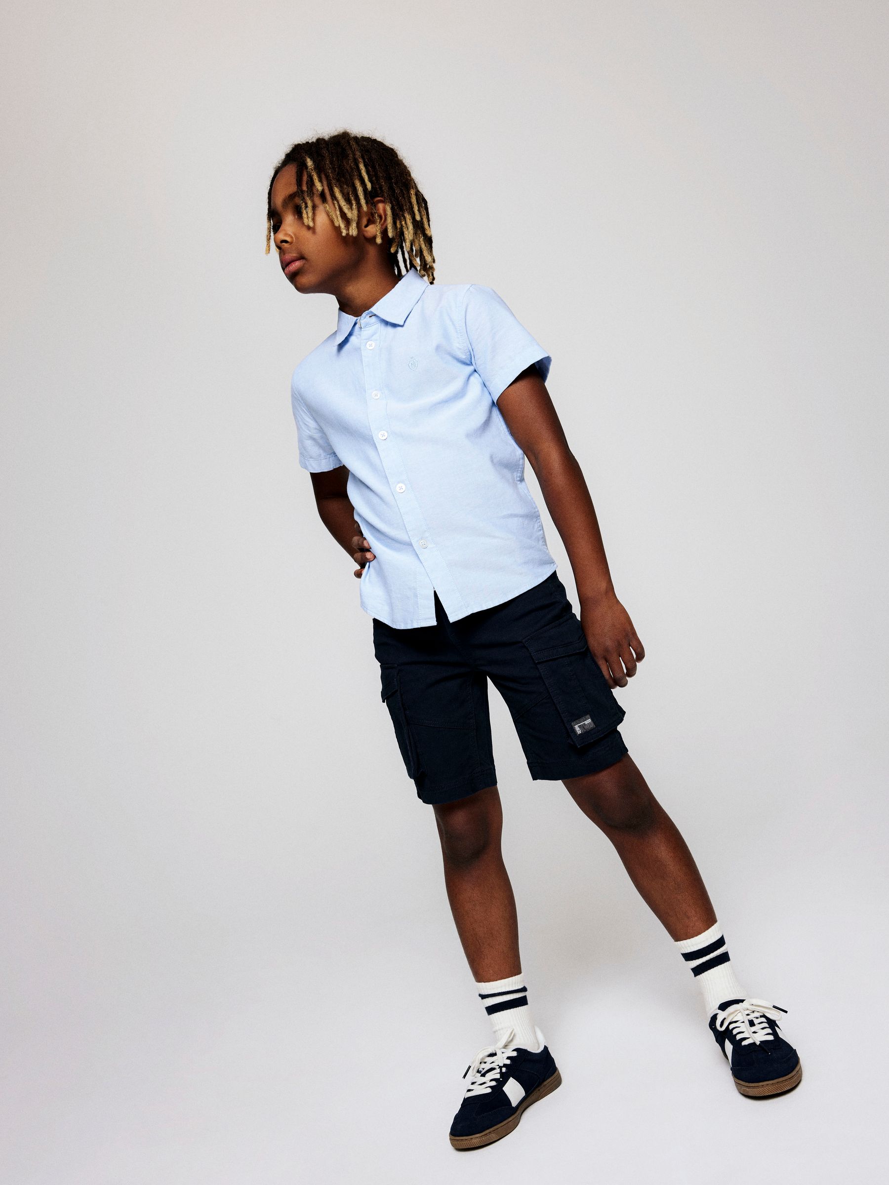 NAME-IT_NOOS2025_4241978_13218953_6.jpg Kurzarm-Hemd mit Button-Down-Kragen und Logo