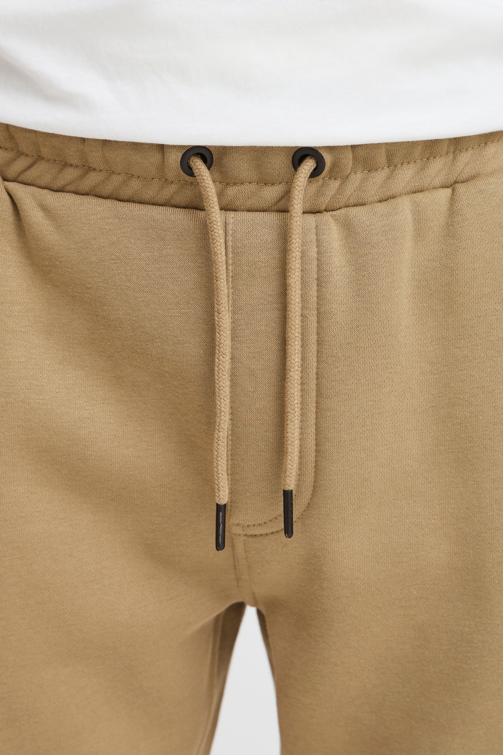 Blend_NOOS_171118_20714198-171118_4.jpg Kurze Sporthose mit Kordelzug und Seitentaschen