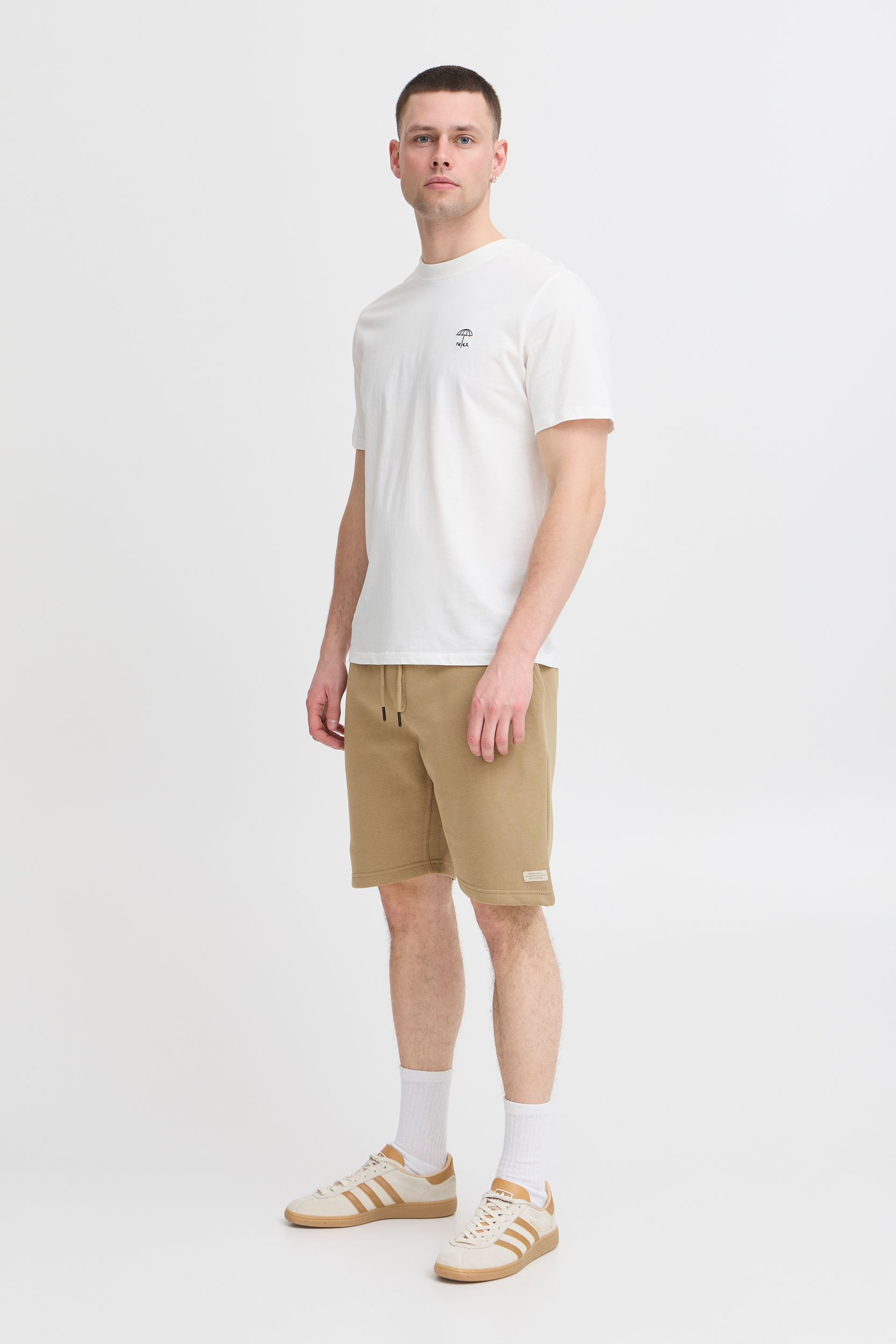 Blend_NOOS_171118_20714198-171118_5.jpg Kurze Sporthose mit Kordelzug und Seitentaschen