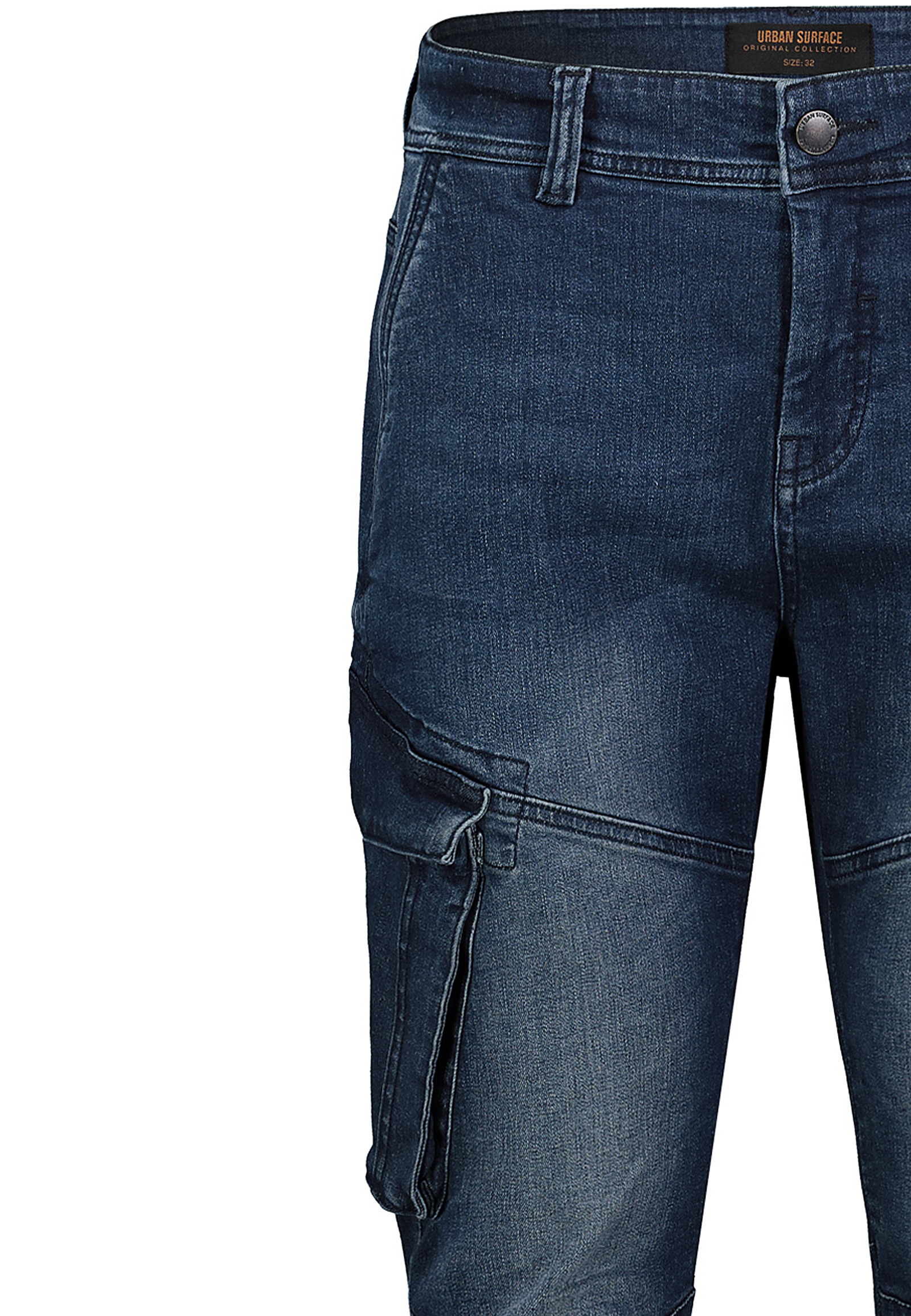 Jeans mit Cargotaschen und ausgefranstem Detail Jeans mit Cargotaschen und ausgefranstem Detail