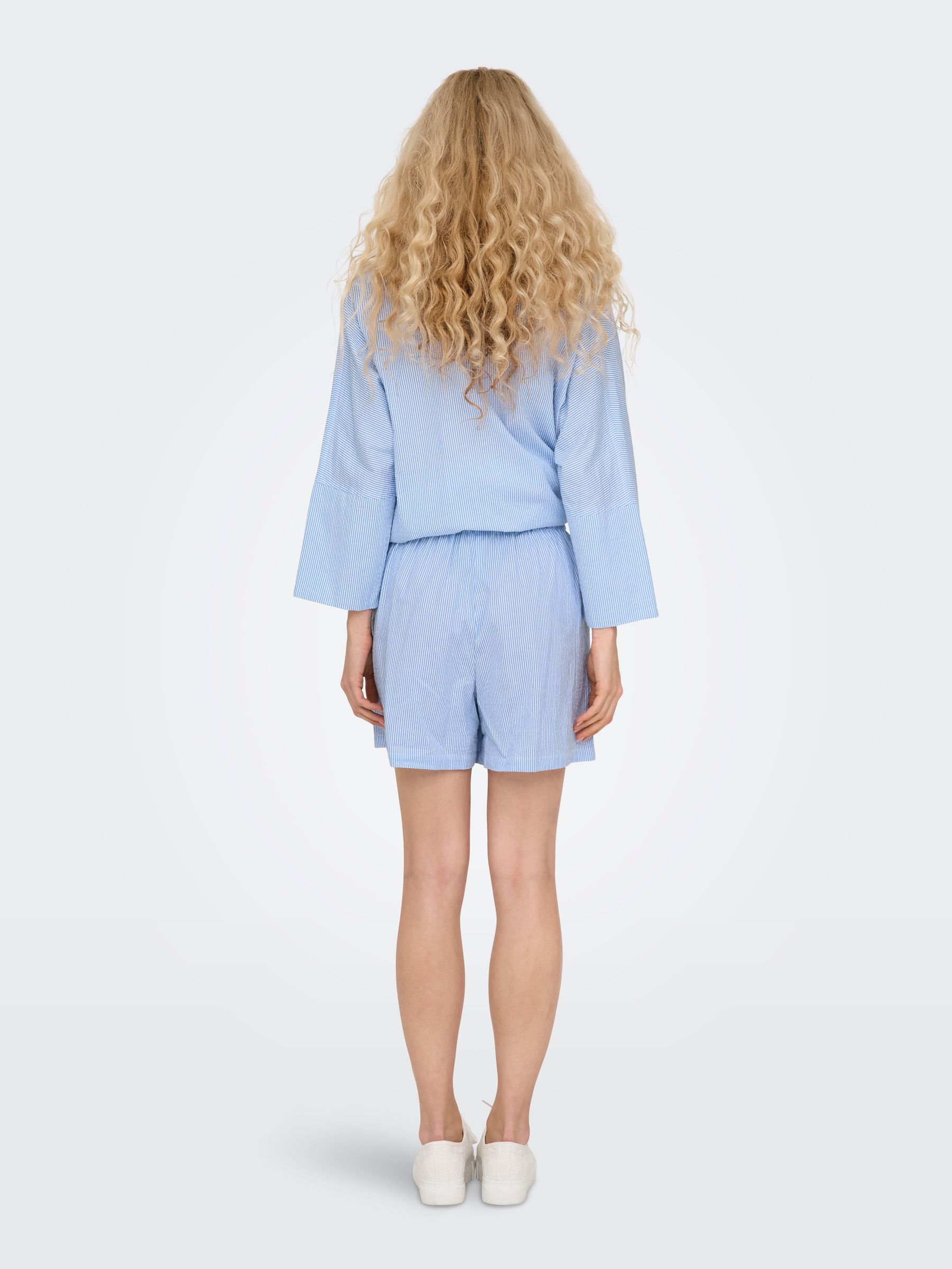 ONLY_SpringSummer2025_4745379_15347659_4.jpg Gestreifte Shorts mit Kordelzug und elastischem Bund
