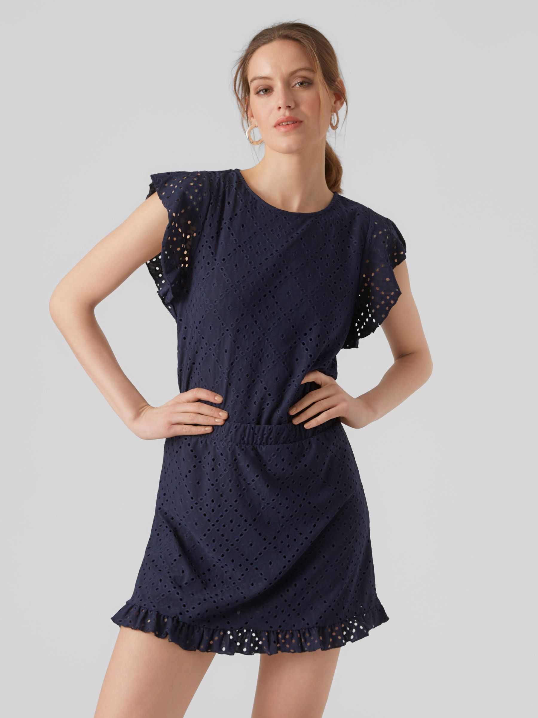 VERO-MODA_SpringSummer2023_4264923_10286067_2.jpg Shirt Bluse mit Lochmuster und Flügelärmeln