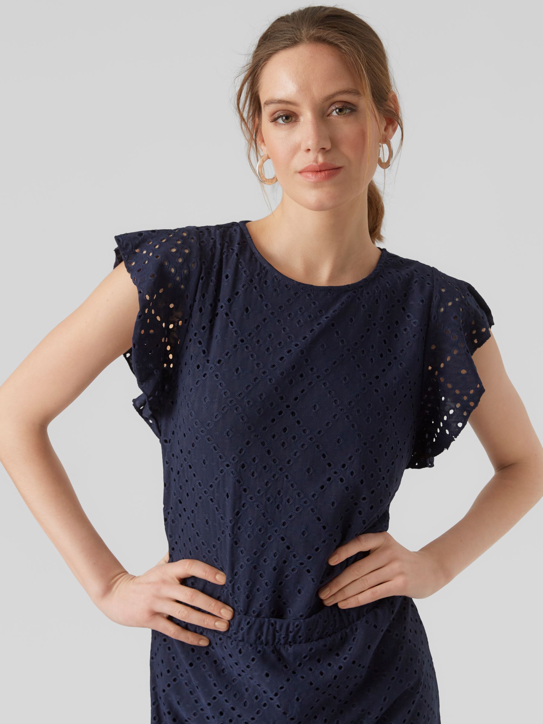 VERO-MODA_SpringSummer2023_4264923_10286067_3.jpg Shirt Bluse mit Lochmuster und Flügelärmeln