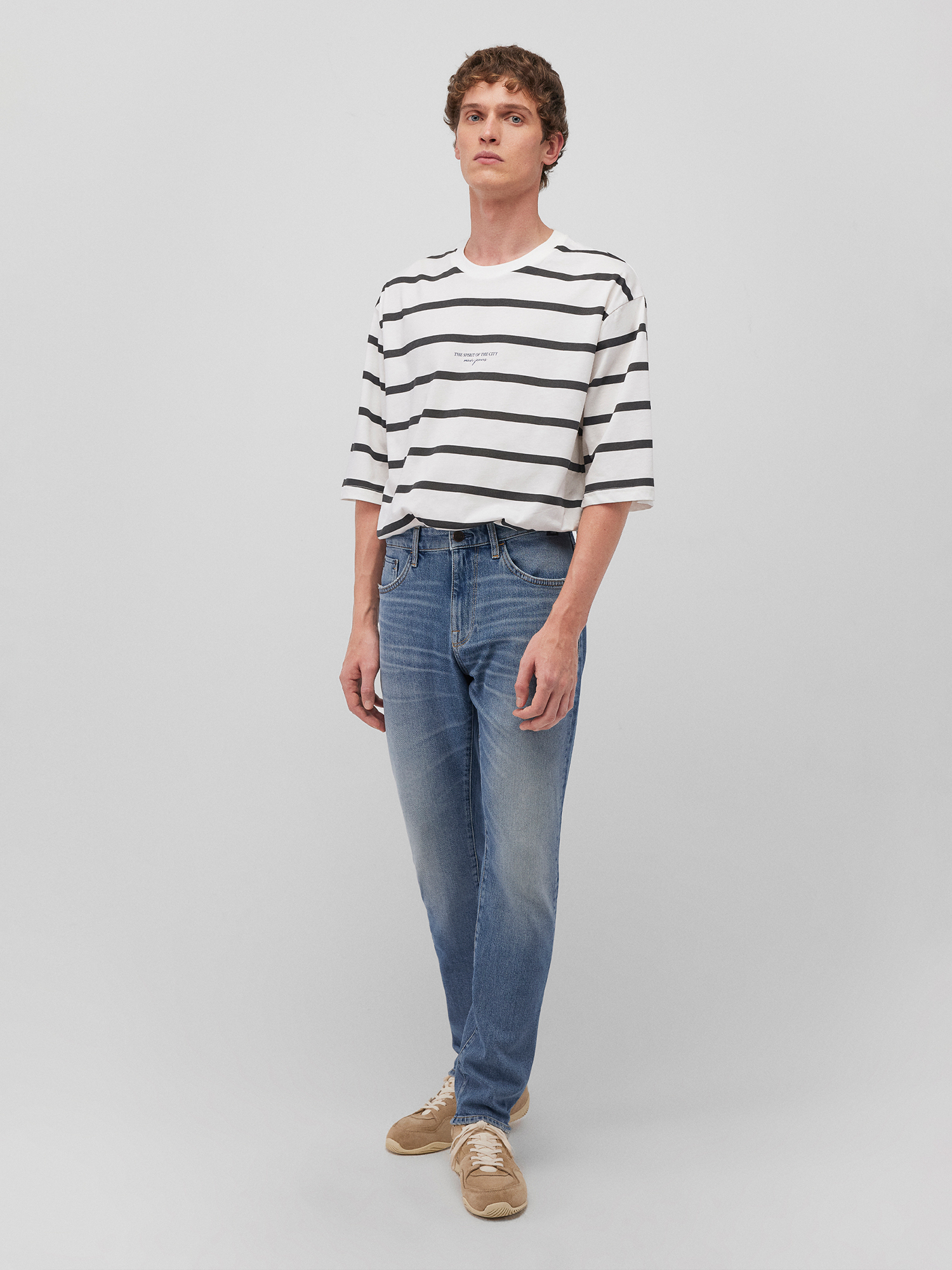Mavi_25Spring1_antique-white_0612512-70057.jpg Gestreiftes T-Shirt mit Oversized-Passform und Rundhalsausschnitt