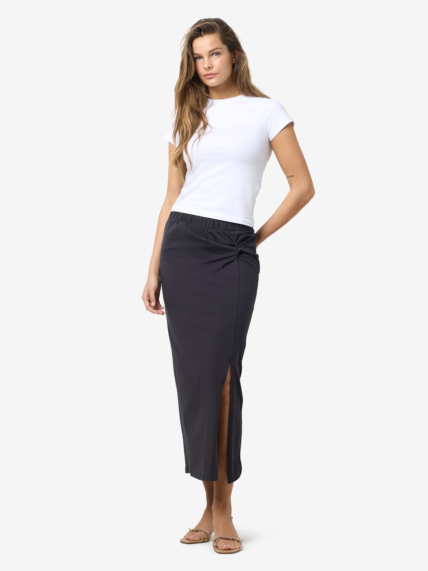NOISY-MAY_All-year_4743041_27029673_2.jpg Eleganter Midirock mit Raffung und seitlichem Schlitz