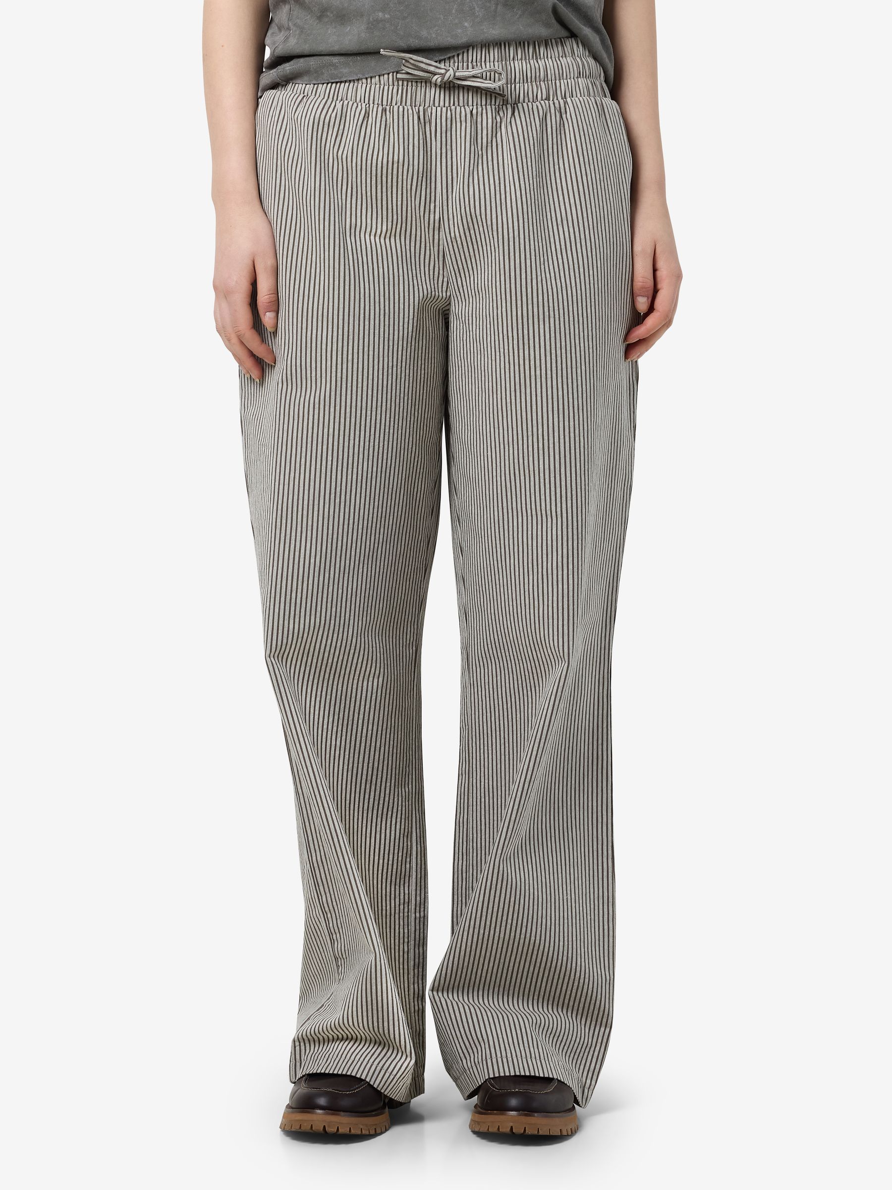 NOISY-MAY_Springsummer_4761878_27033739_3.jpg Gestreifte Culotte-Hose mit Kordelzug und Taschen
