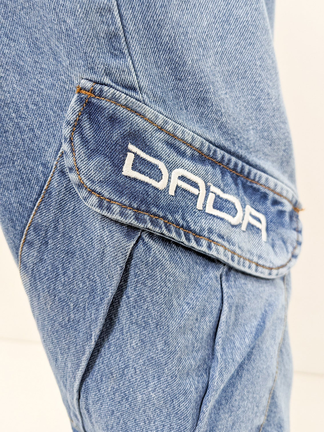 Cargo Baggy Jeans mit Taschen und DADA Stitch Cargo Baggy Jeans mit Taschen und DADA Stitch