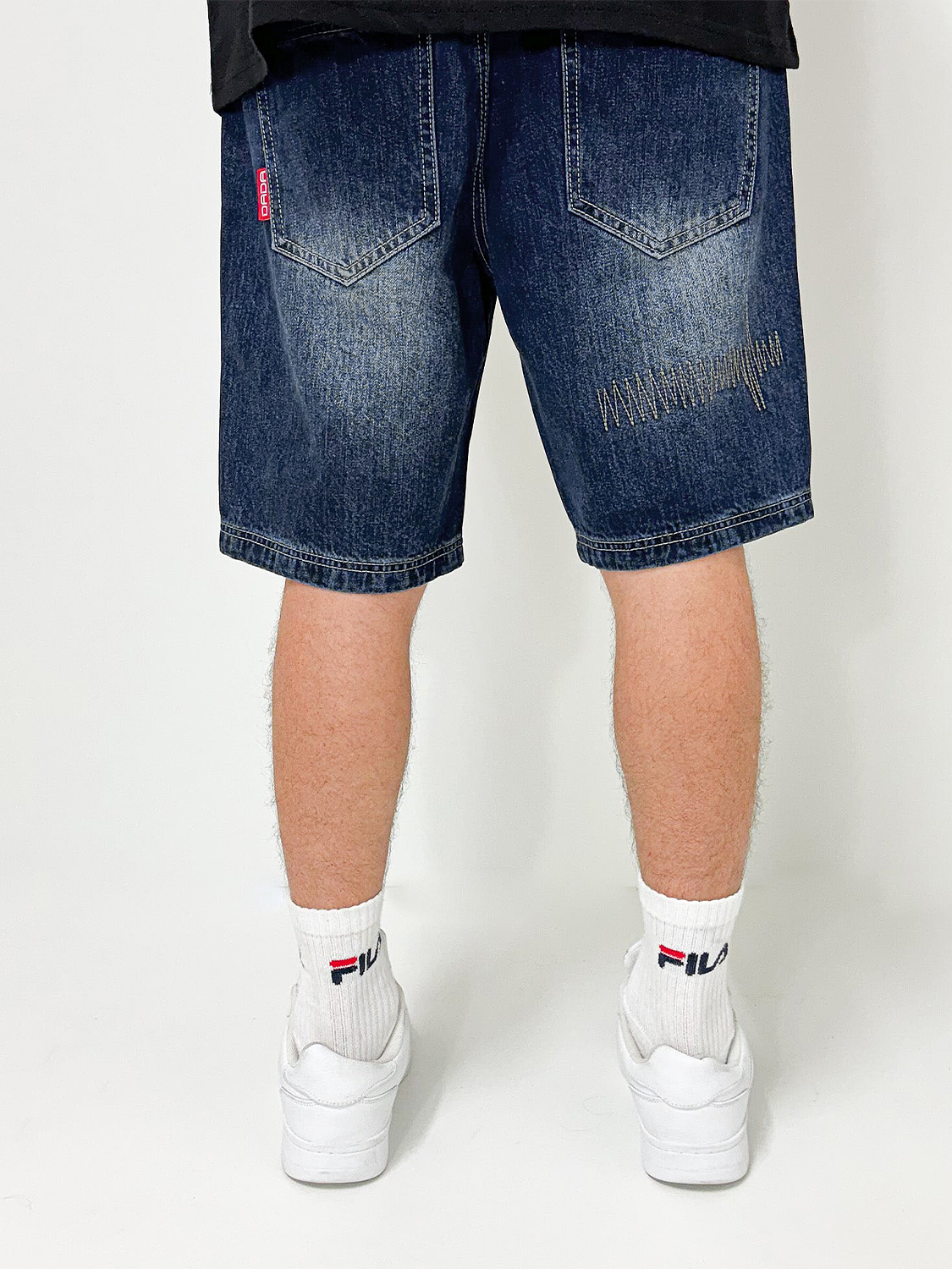 Baggy Bermuda Jeans-Shorts mit Stickerei Loose Fit Baggy Bermuda Jeans-Shorts mit Stickerei Loose Fit