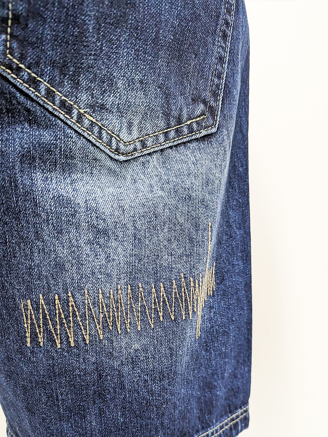 Baggy Bermuda Jeans-Shorts mit Stickerei Loose Fit Baggy Bermuda Jeans-Shorts mit Stickerei Loose Fit