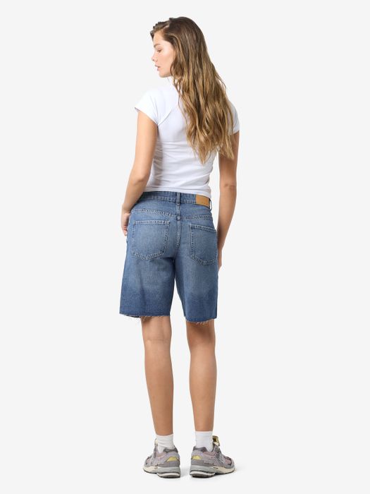 Noisy May Bermuda Jeansshorts mit ausgefranstem Saum – Blau, Bild 3